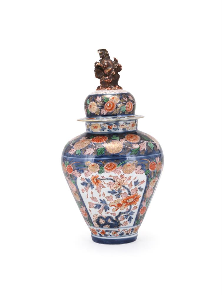 A Samson or Continental Imari vase and cover