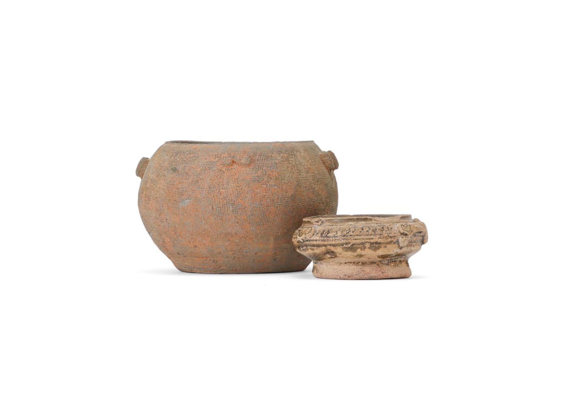 A small Chinese pottery jar - Bild 2 aus 6