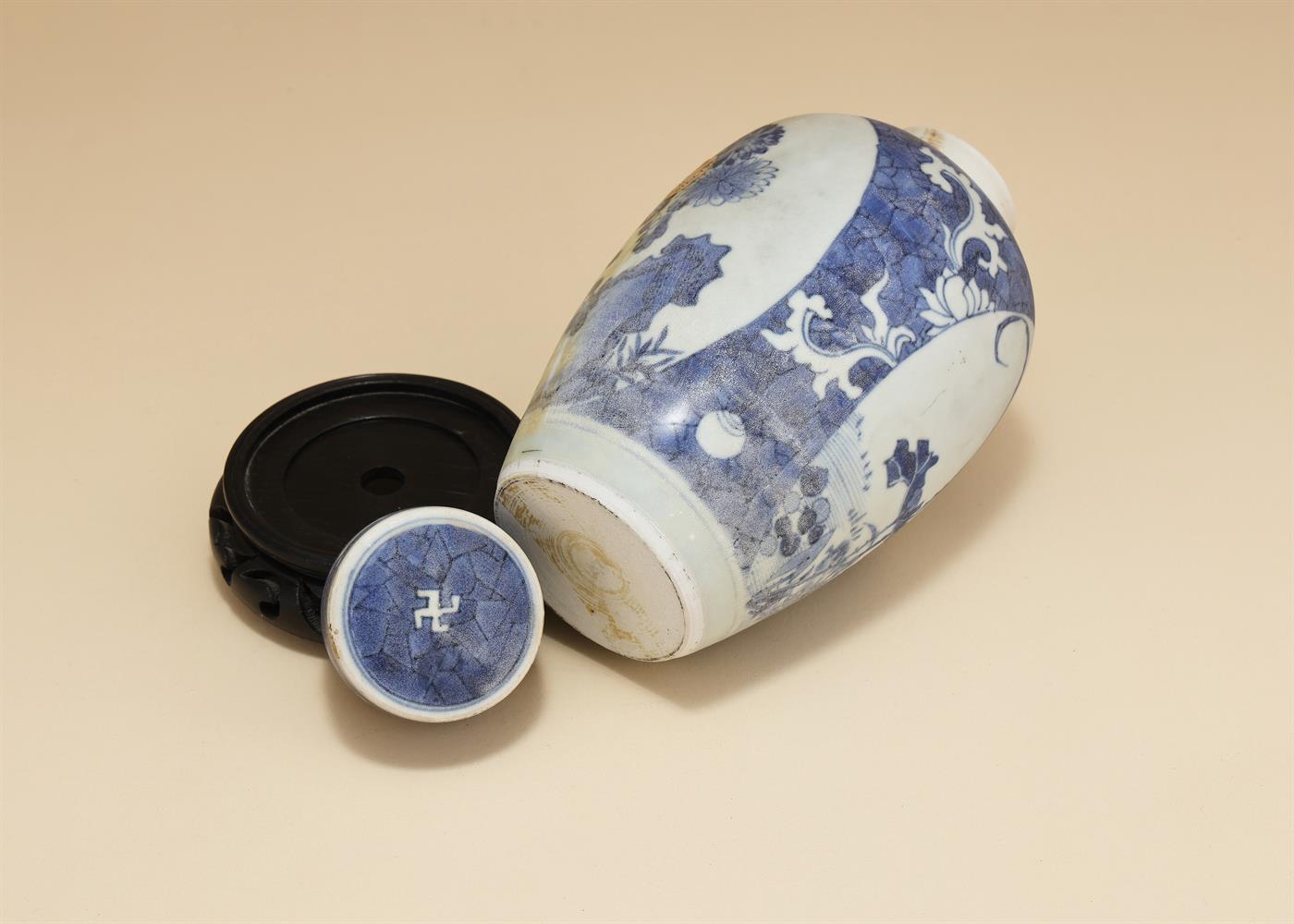 A Chinese blue and white 'shipwreck' jar and cover - Image 4 of 7