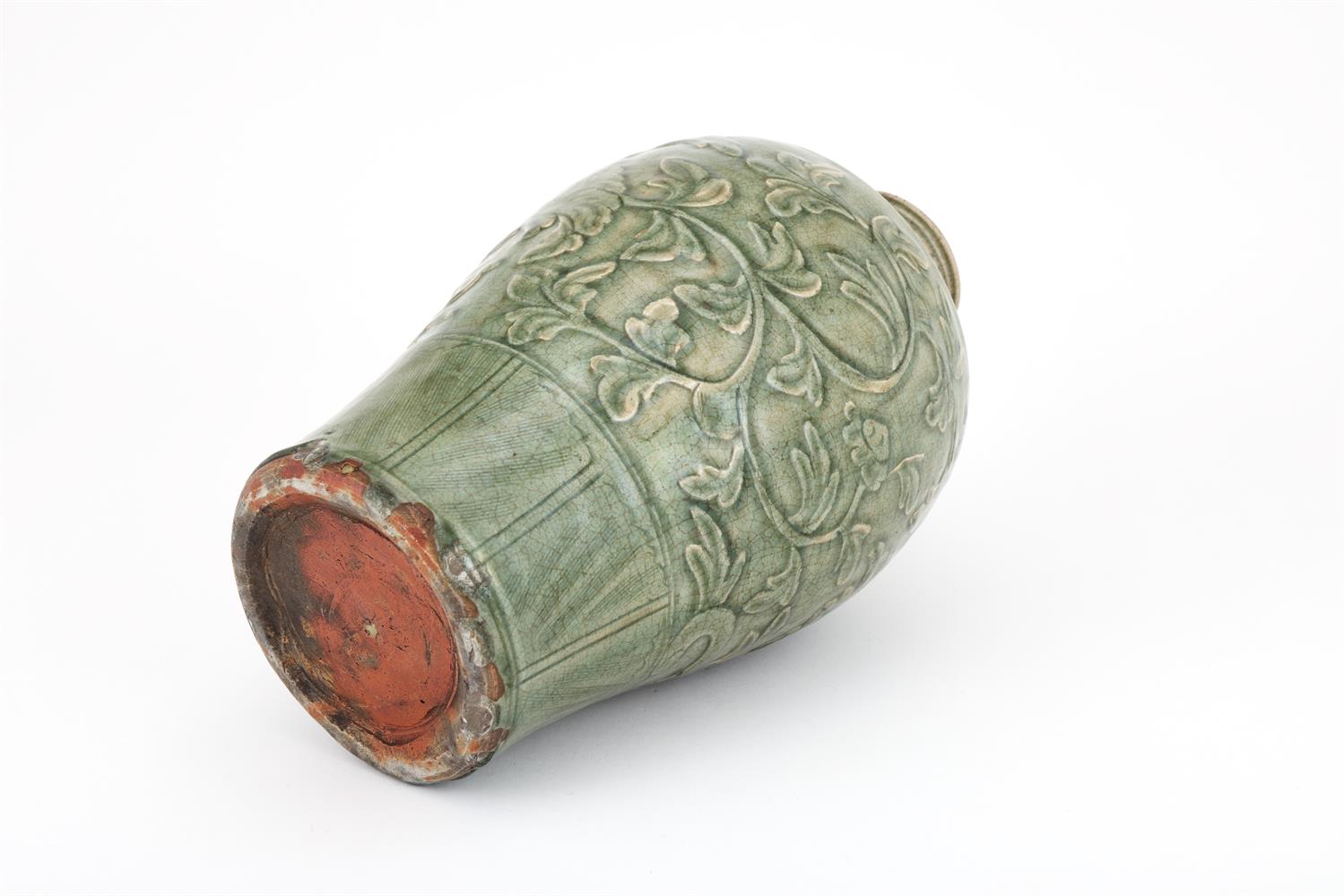 A Chinese Longquan celadon vase - Image 4 of 4