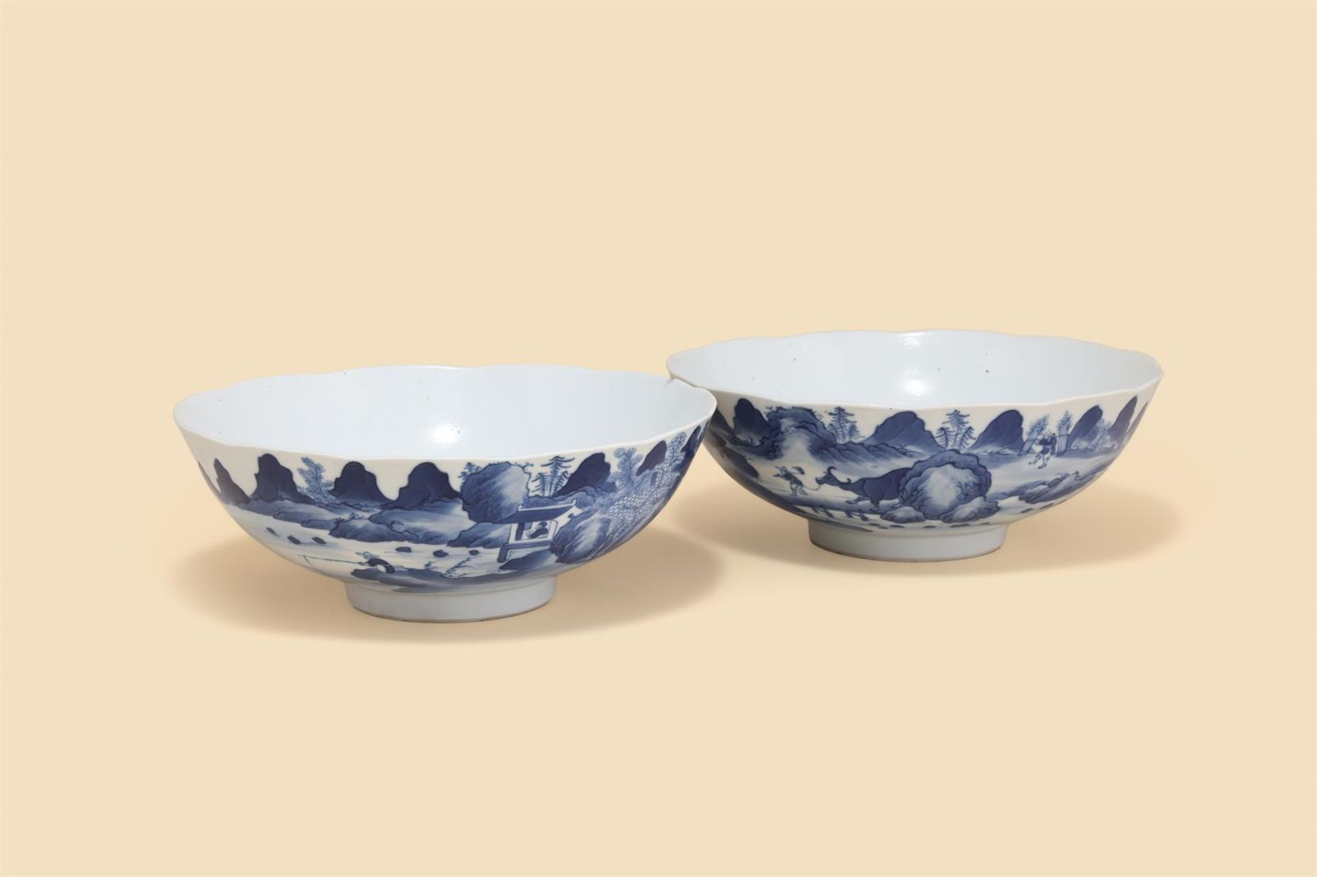 A pair of Chinese blue and white lobed bowls