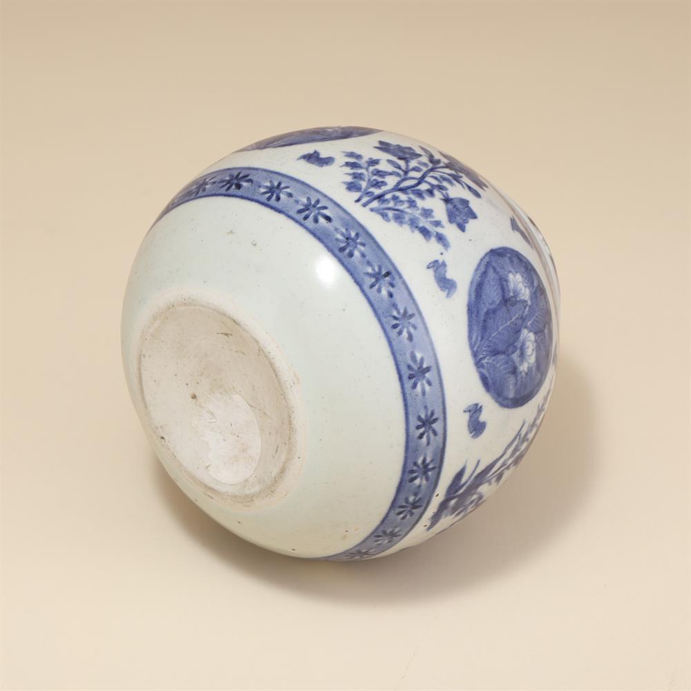 An Unusual Arita Porcelain Hookah Base - Image 4 of 4