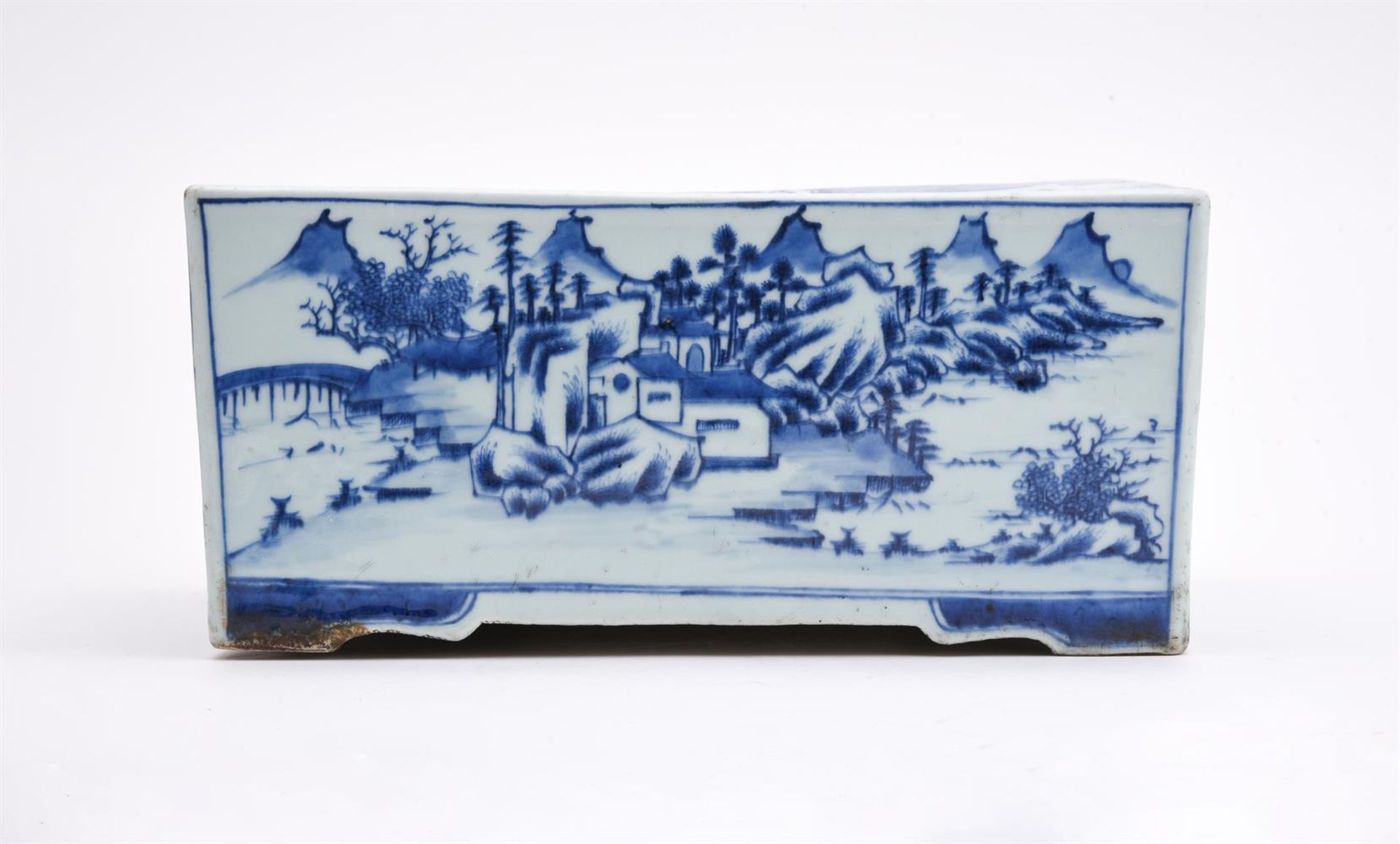 A Chinese blue and white rectangular jardinière - Bild 3 aus 9