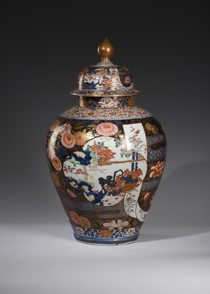 A good large Japanese Arita vase and cover - Image 3 of 5