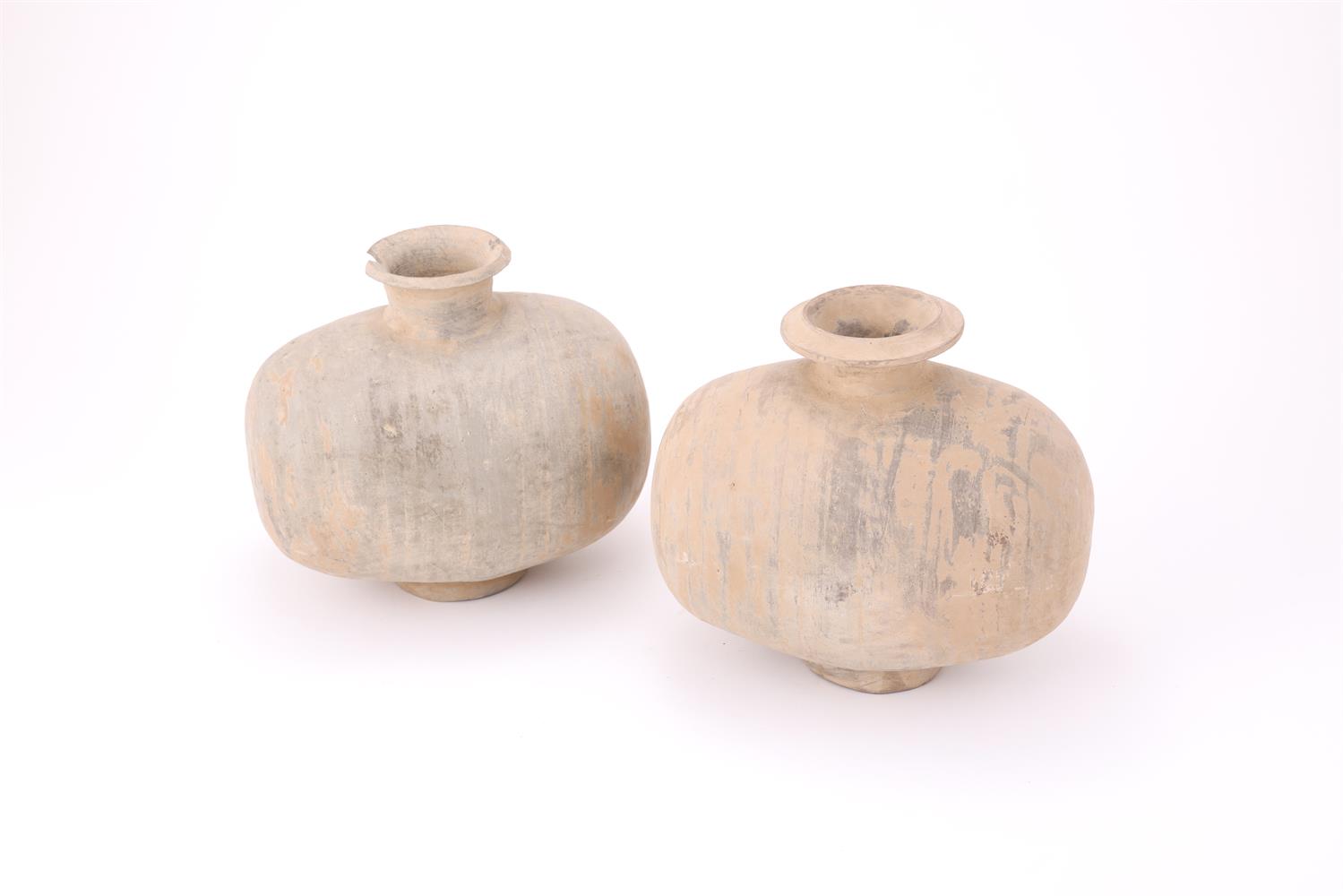 A pair of Chinese painted pottery 'Cocoon' vases - Image 3 of 3