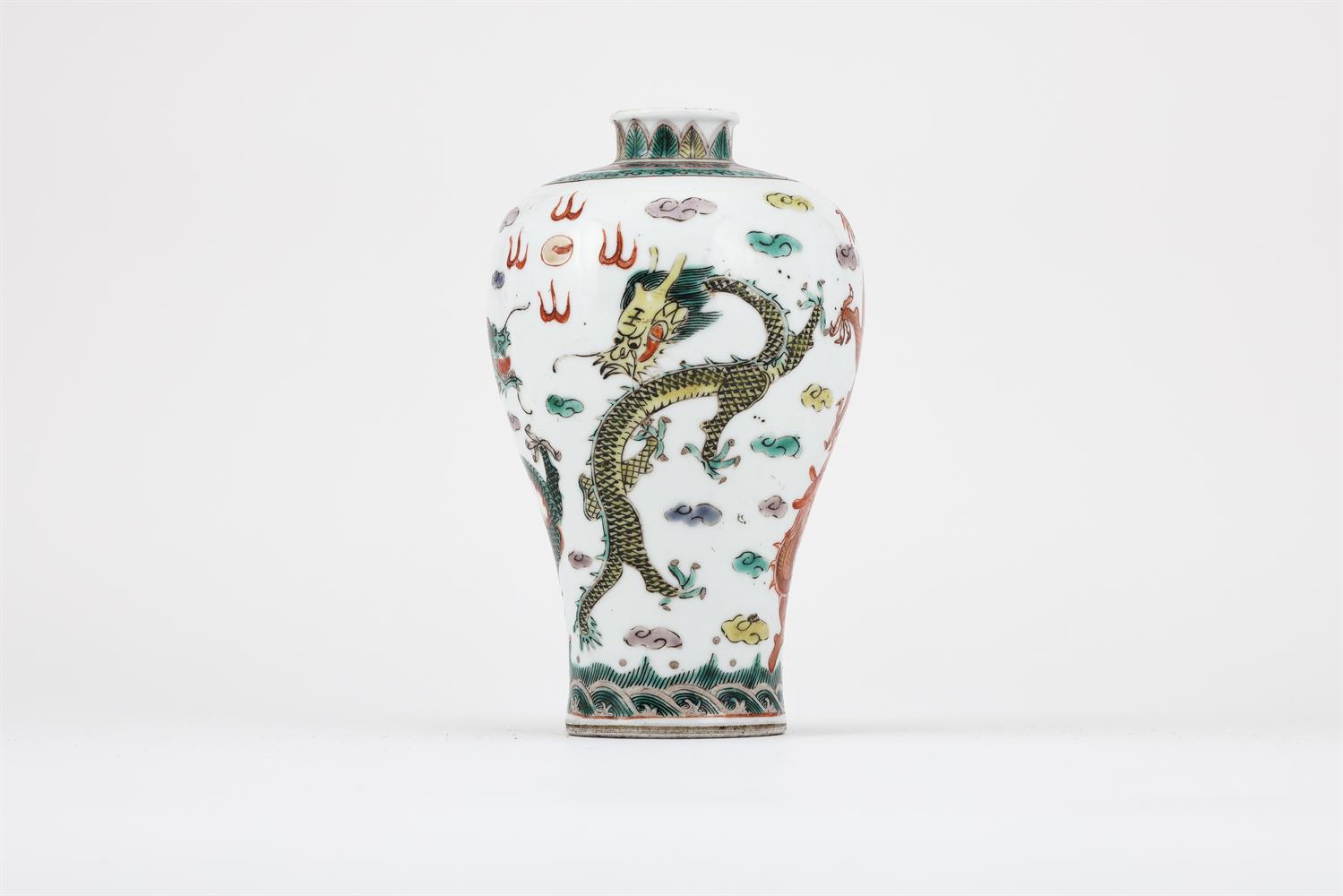 A Chinese Famille Verte 'dragon' vase - Bild 3 aus 7
