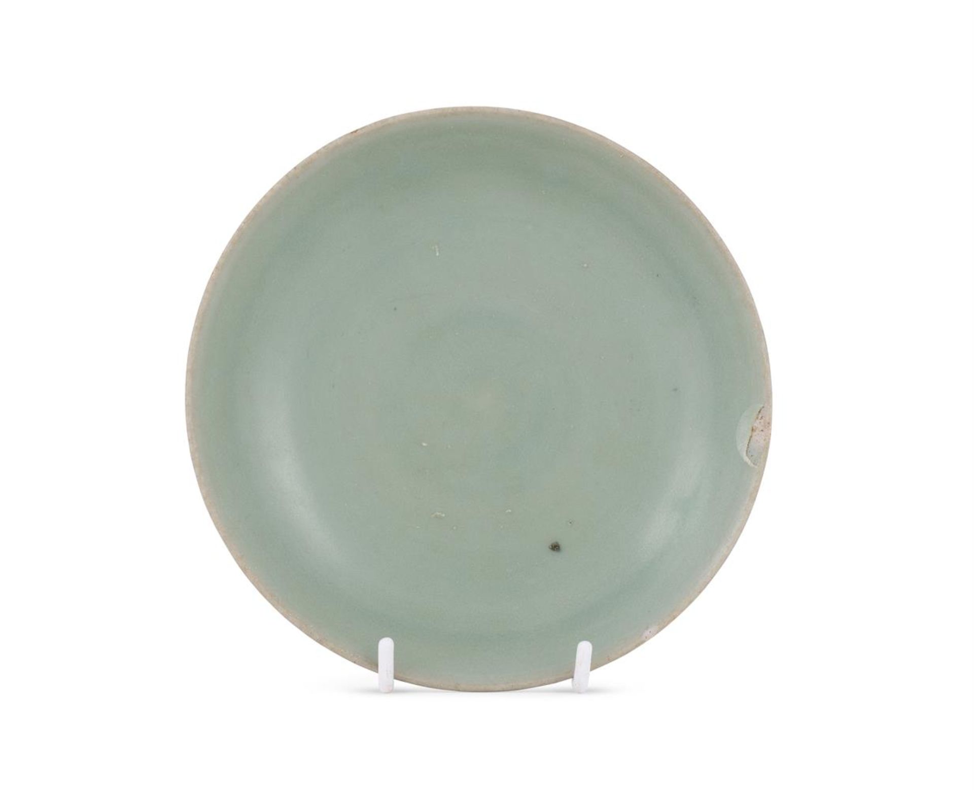 A Chinese 'longquan' shallow dish - Bild 2 aus 3