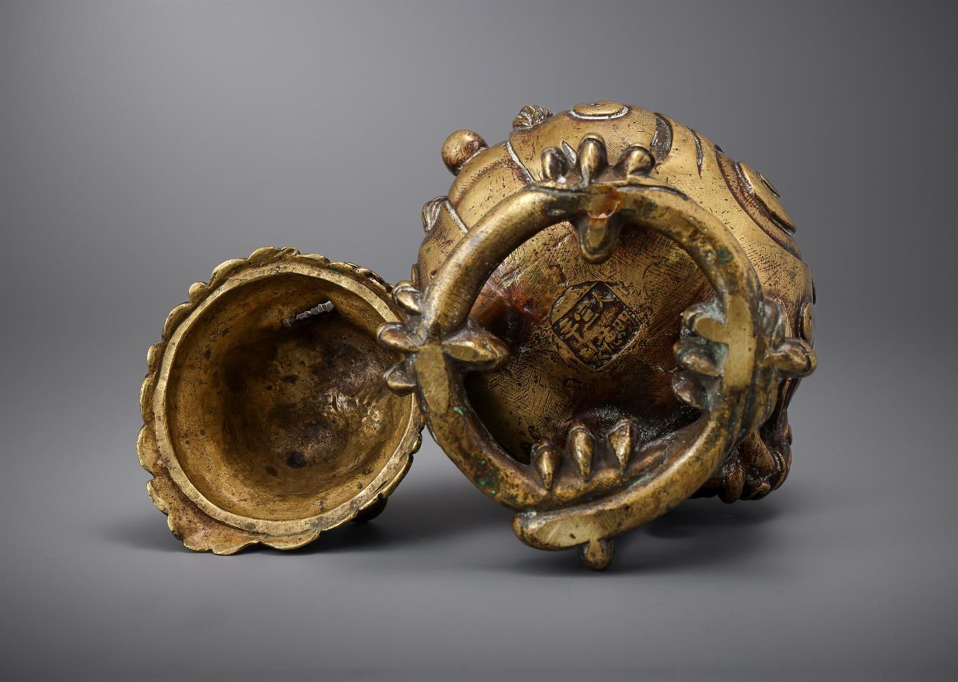 A Chinese gilt-bronze Luduan-form censer - Bild 5 aus 6
