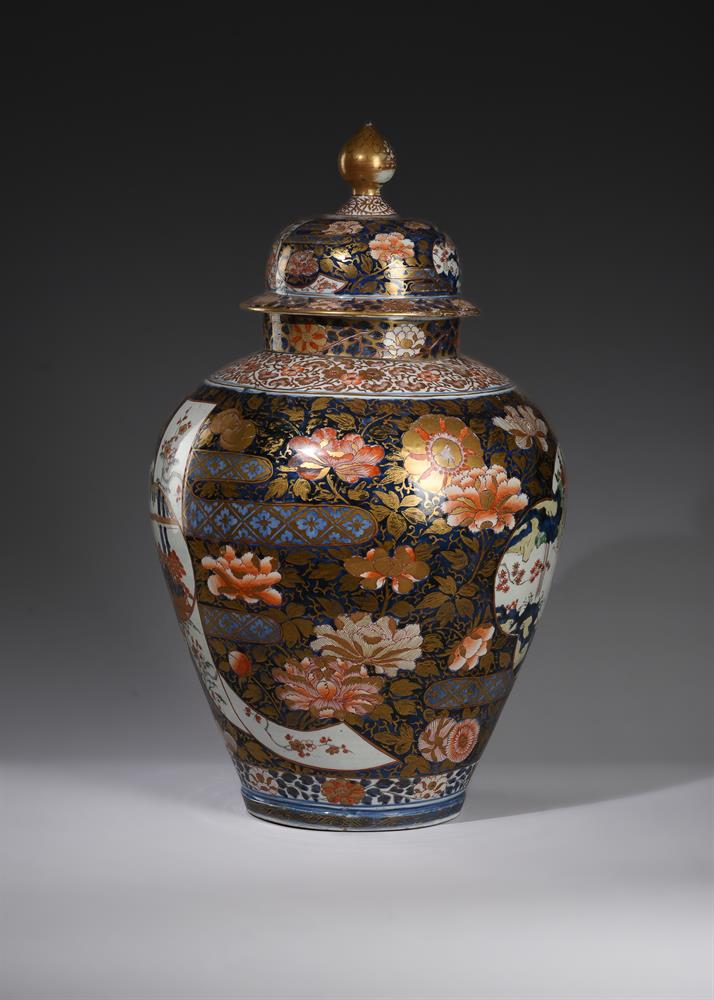 A good large Japanese Arita vase and cover - Image 4 of 5