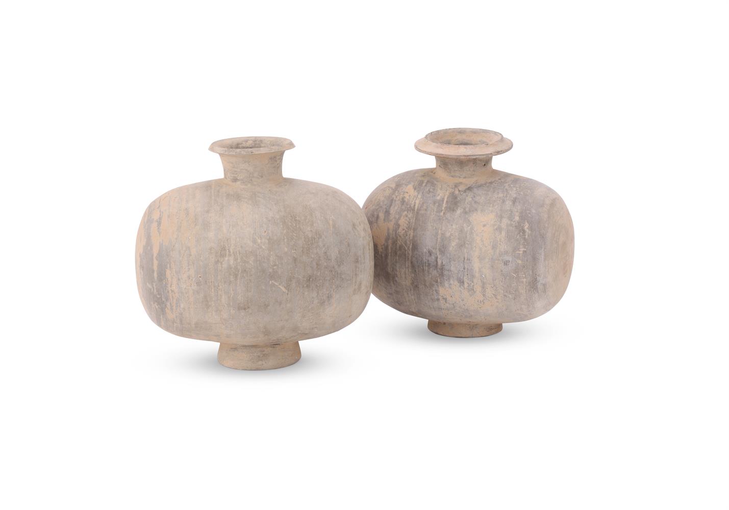 A pair of Chinese painted pottery 'Cocoon' vases - Image 2 of 3