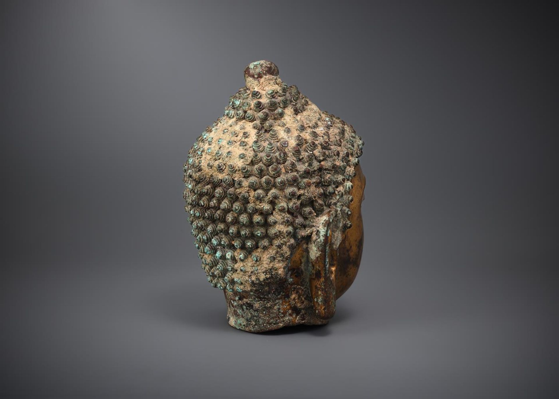 A Chinese gilt-bronze Buddha head - Image 3 of 4