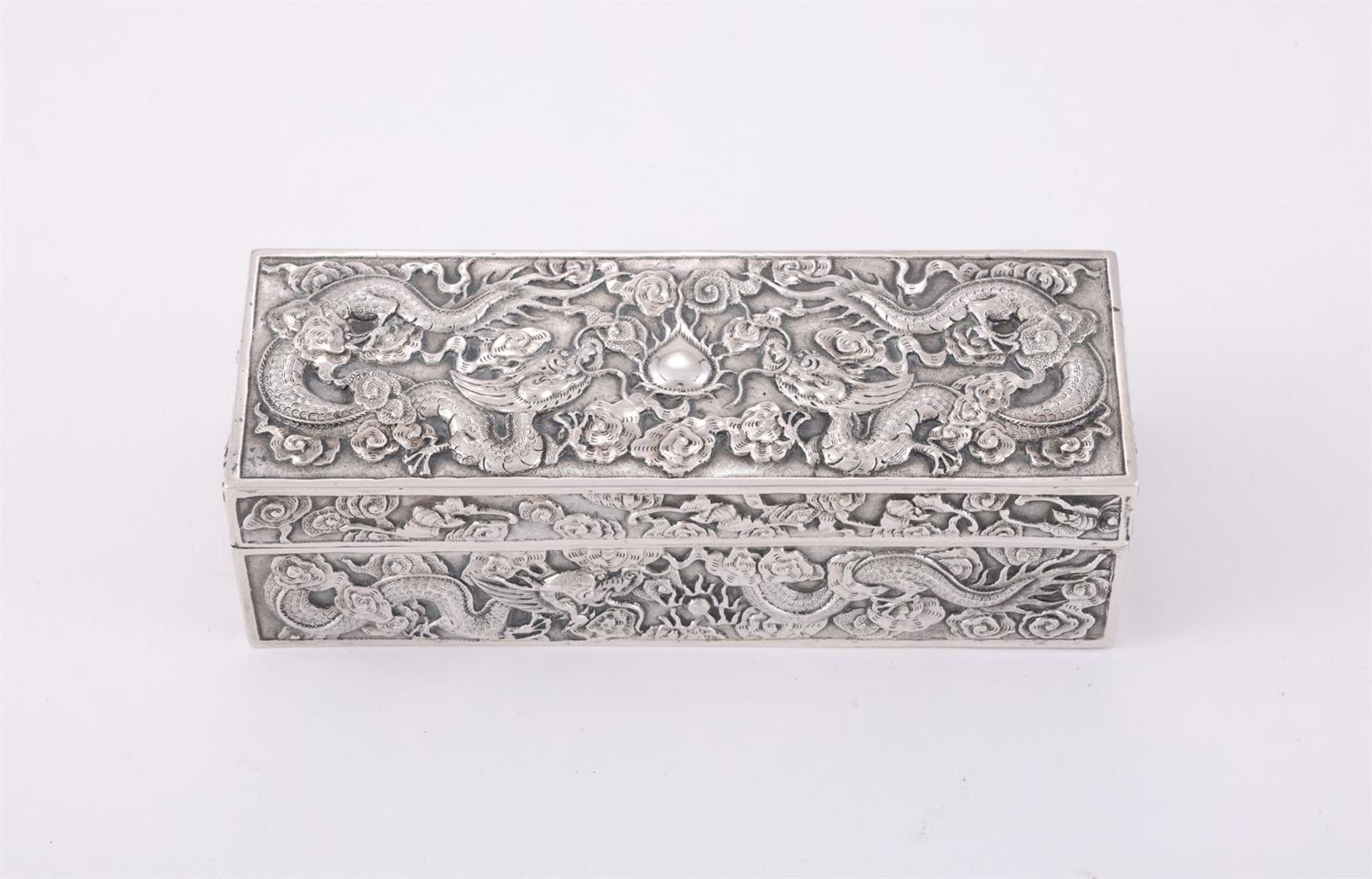 A Chinese silver 'Dragon' presentation box - Bild 3 aus 4