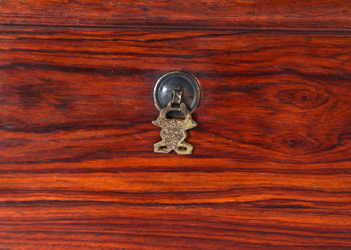 A small 'huanghuali' portable cabinet - Bild 4 aus 4
