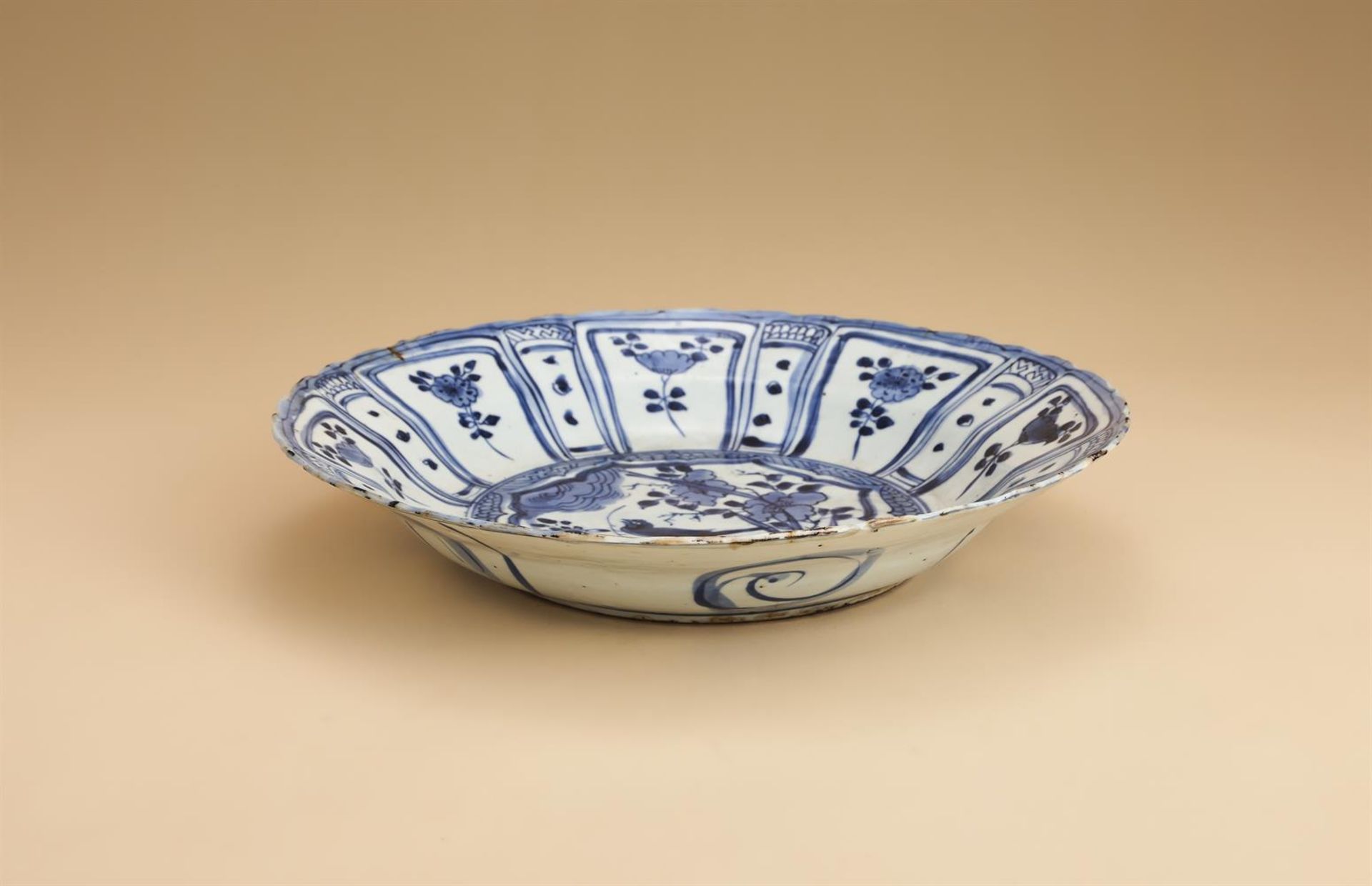 A Chinese blue and white 'Kraak' dish - Bild 3 aus 3