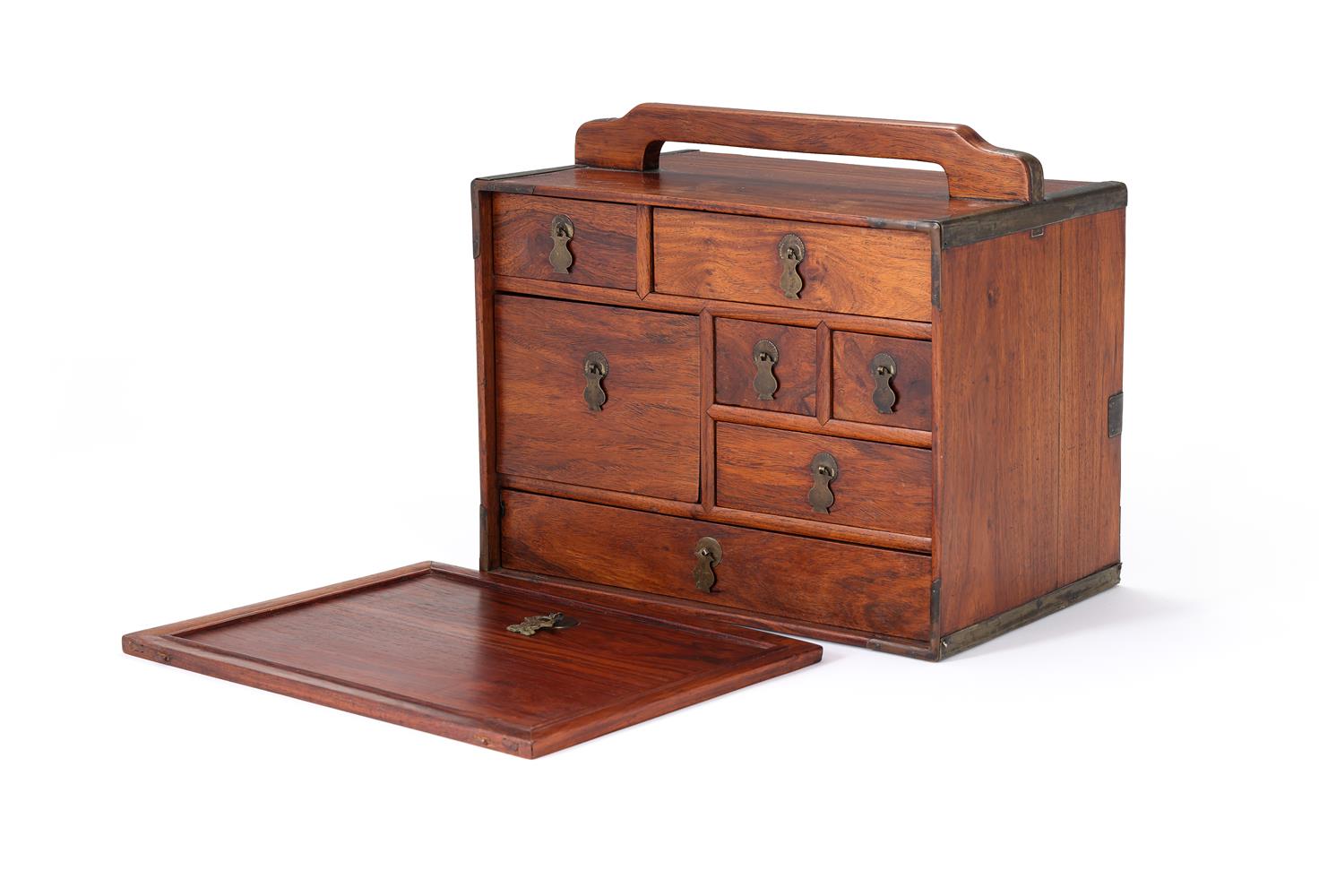 A small 'huanghuali' portable cabinet - Bild 2 aus 4