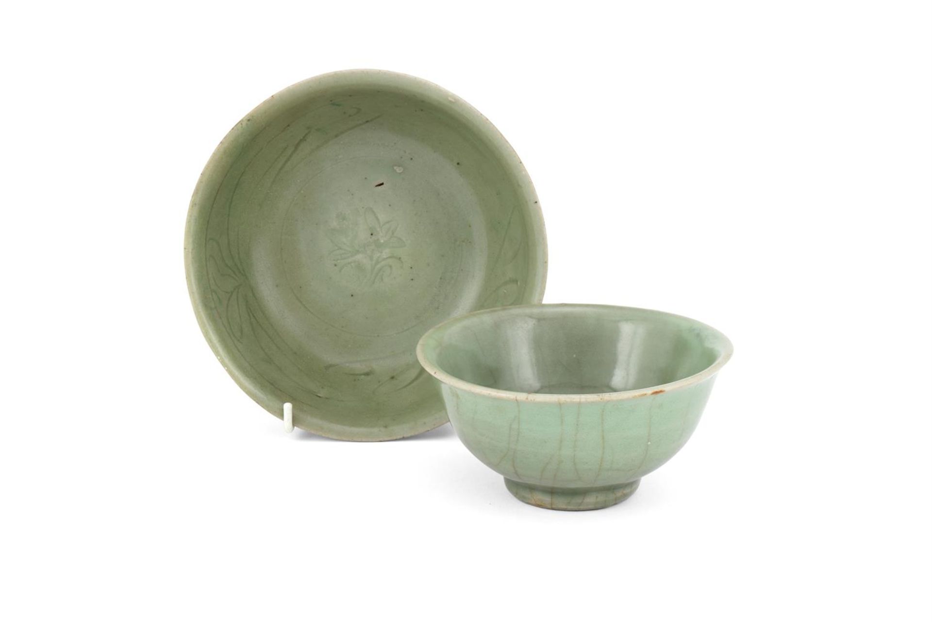 A Chinese Longquan celadon bowl - Bild 2 aus 4