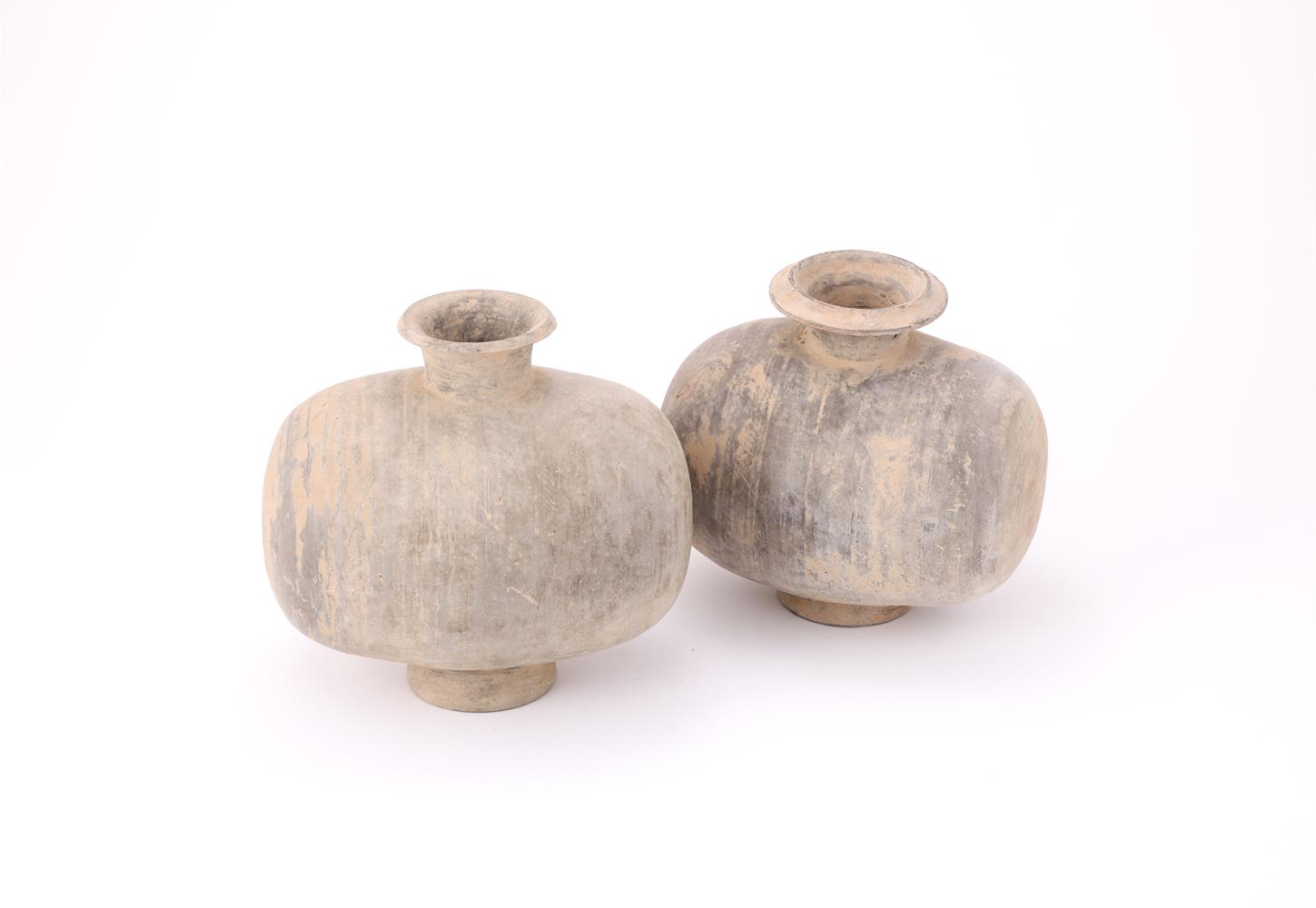 A pair of Chinese painted pottery 'Cocoon' vases - Image 3 of 3