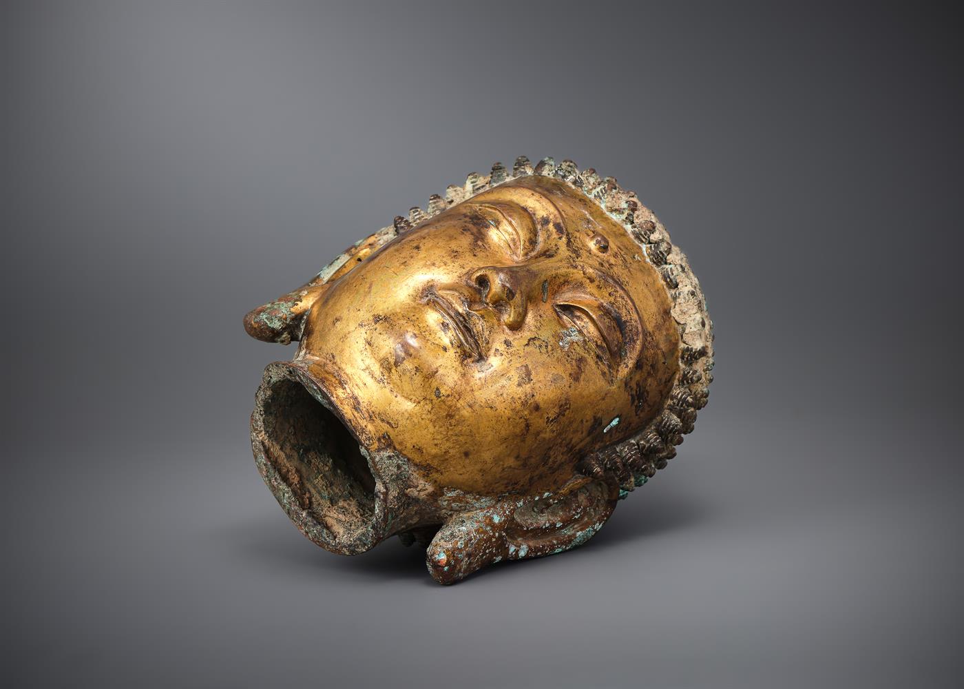 A Chinese gilt-bronze Buddha head - Image 4 of 4