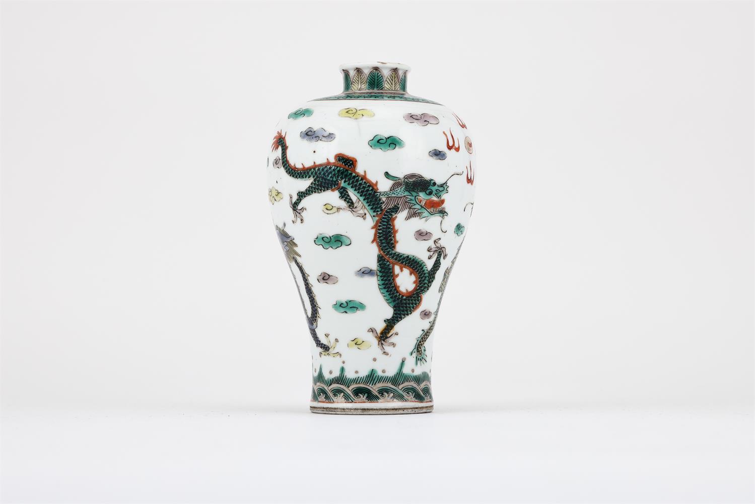 A Chinese Famille Verte 'dragon' vase - Bild 4 aus 7