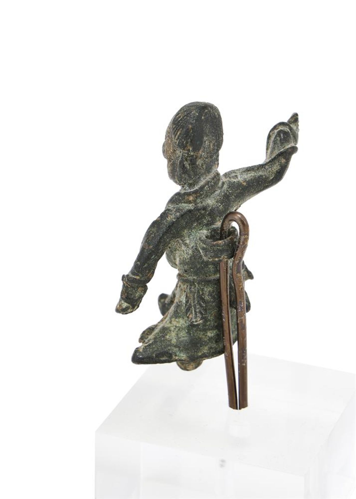 A Chinese gilt bronze figure of Zhong Liquan - Bild 3 aus 3