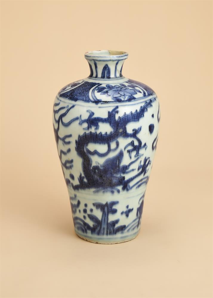 A Chinese blue and white 'Dragon' vase