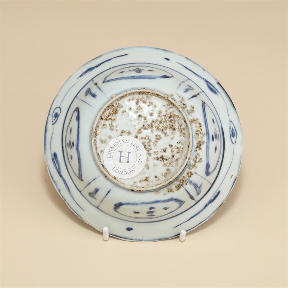 A Chinese small blue and white Kraak dish - Image 4 of 4