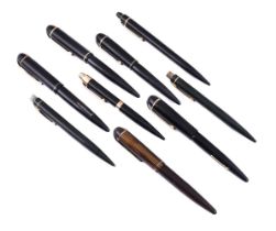 WAHL EVERSHARP, SKYLINE LADY, A BROWN STRIATED FOUNTAIN PEN