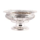 AN EDWARDIAN SILVER SHAPED OVAL PEDESTAL BOWL