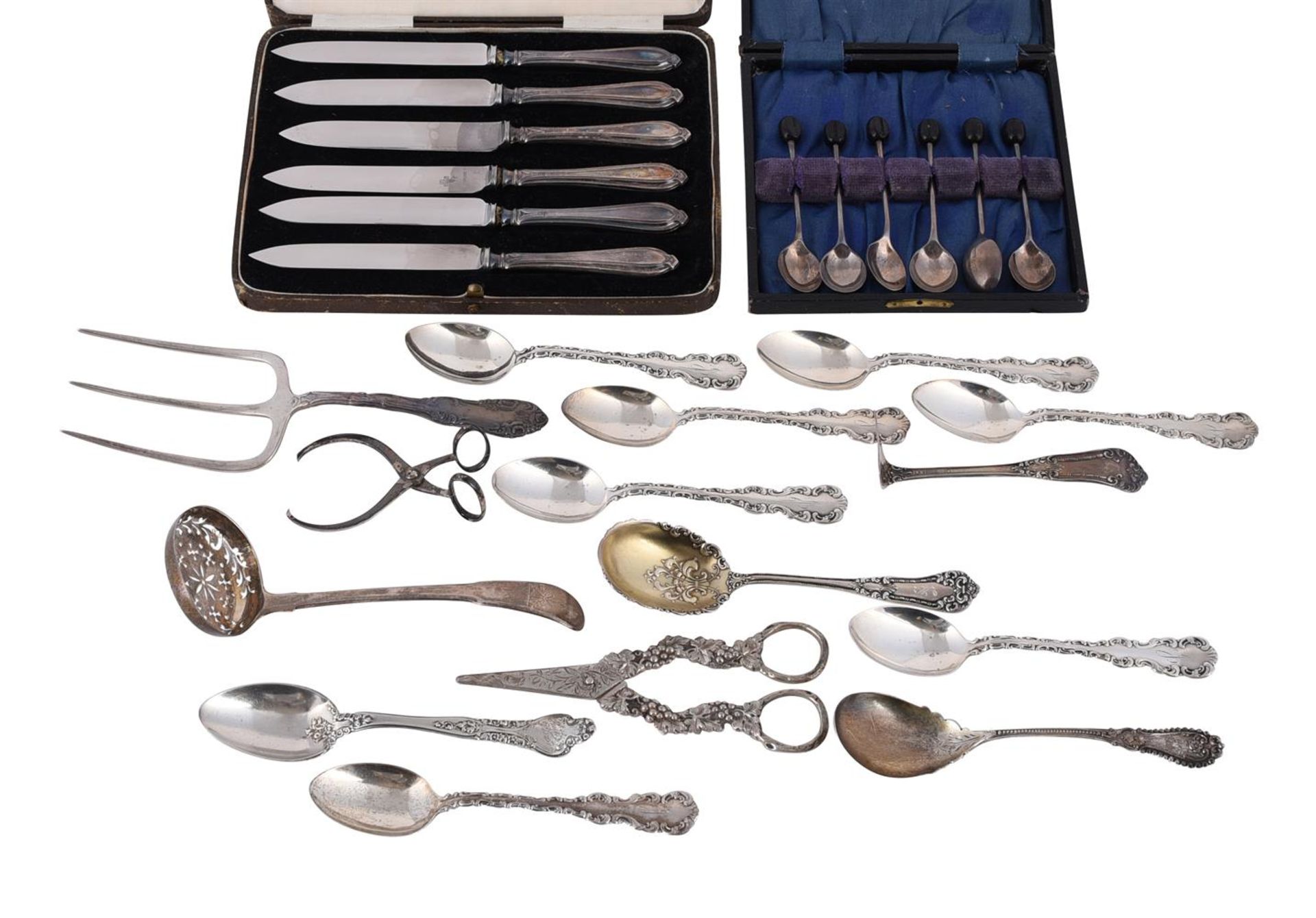 A COLLECTION OF SILVER FLATWARE