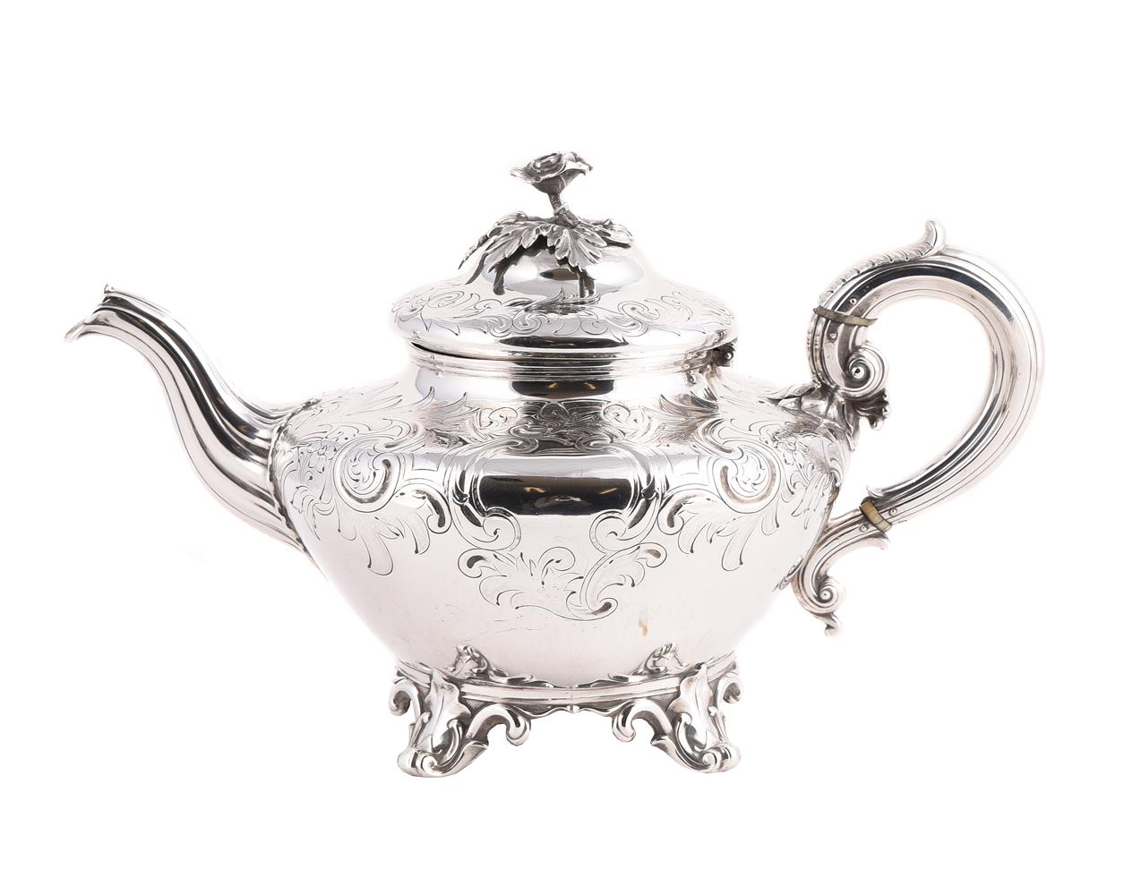 Y A VICTORIAN SILVER CIRCULAR TEA POT