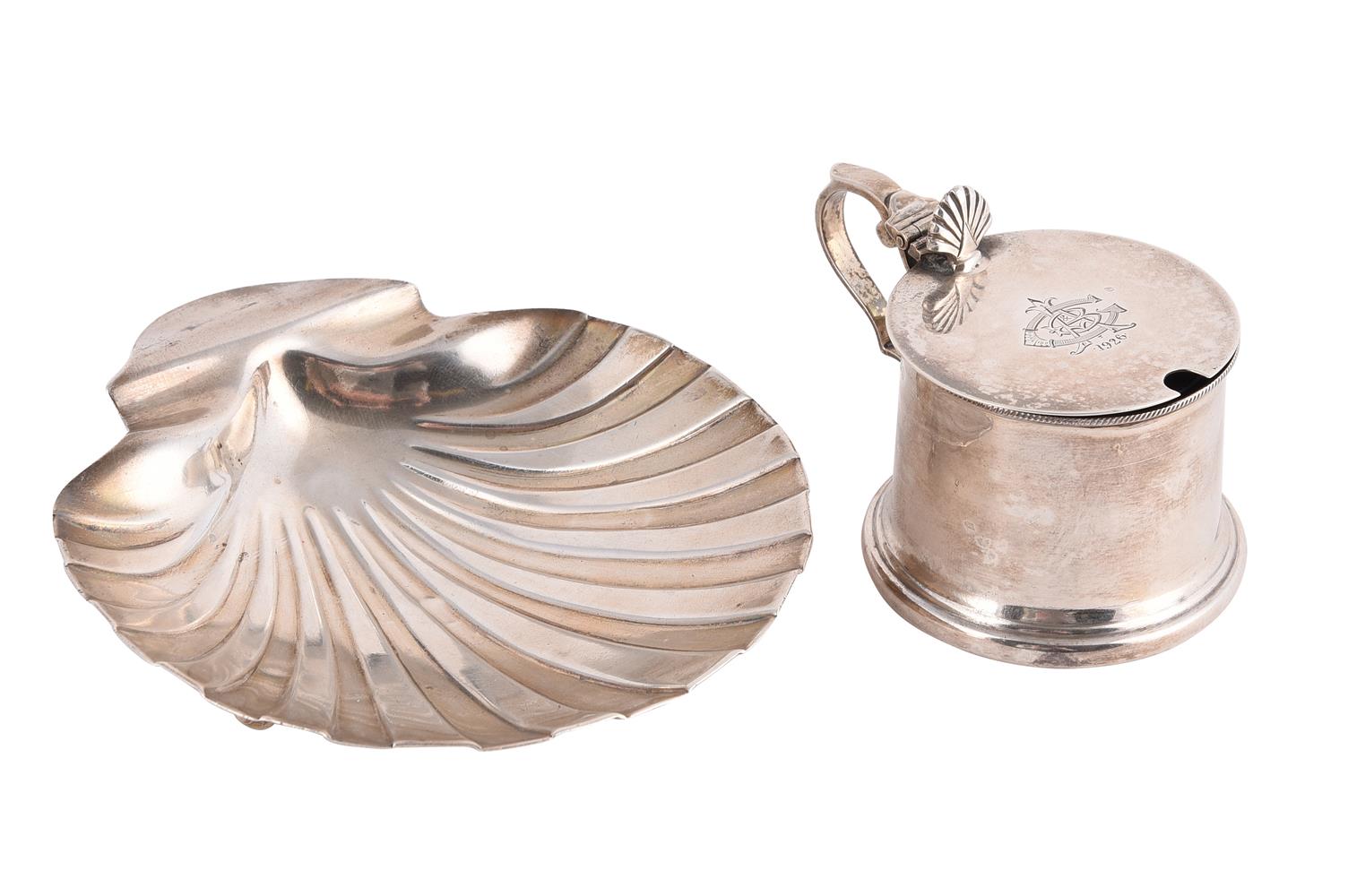 A VICTORIAN SILVER SHELL SHAPED BUTTER DISH