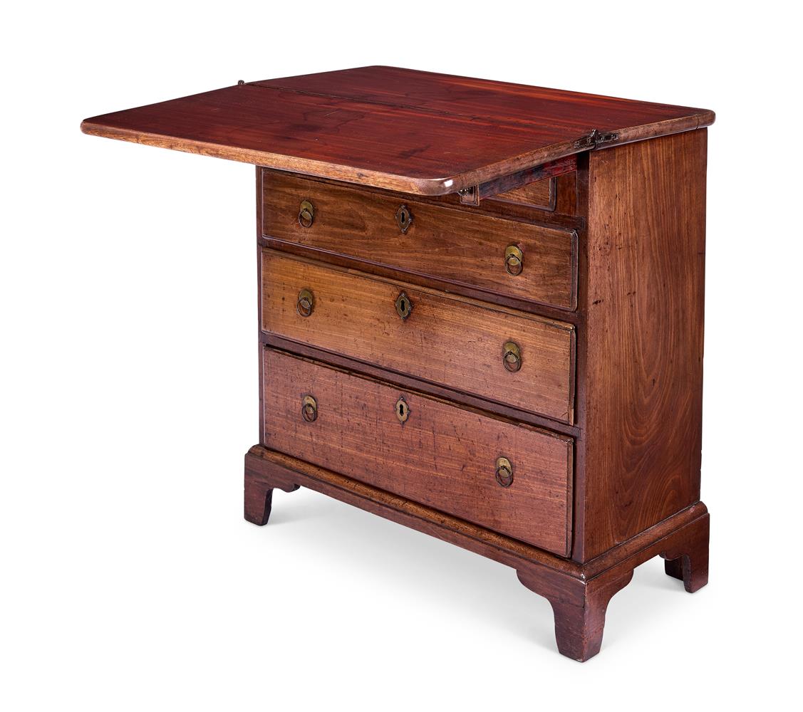 A GEORGE II MAHOGANY BACHELOR'S CHEST CIRCA 1740 - Image 2 of 2