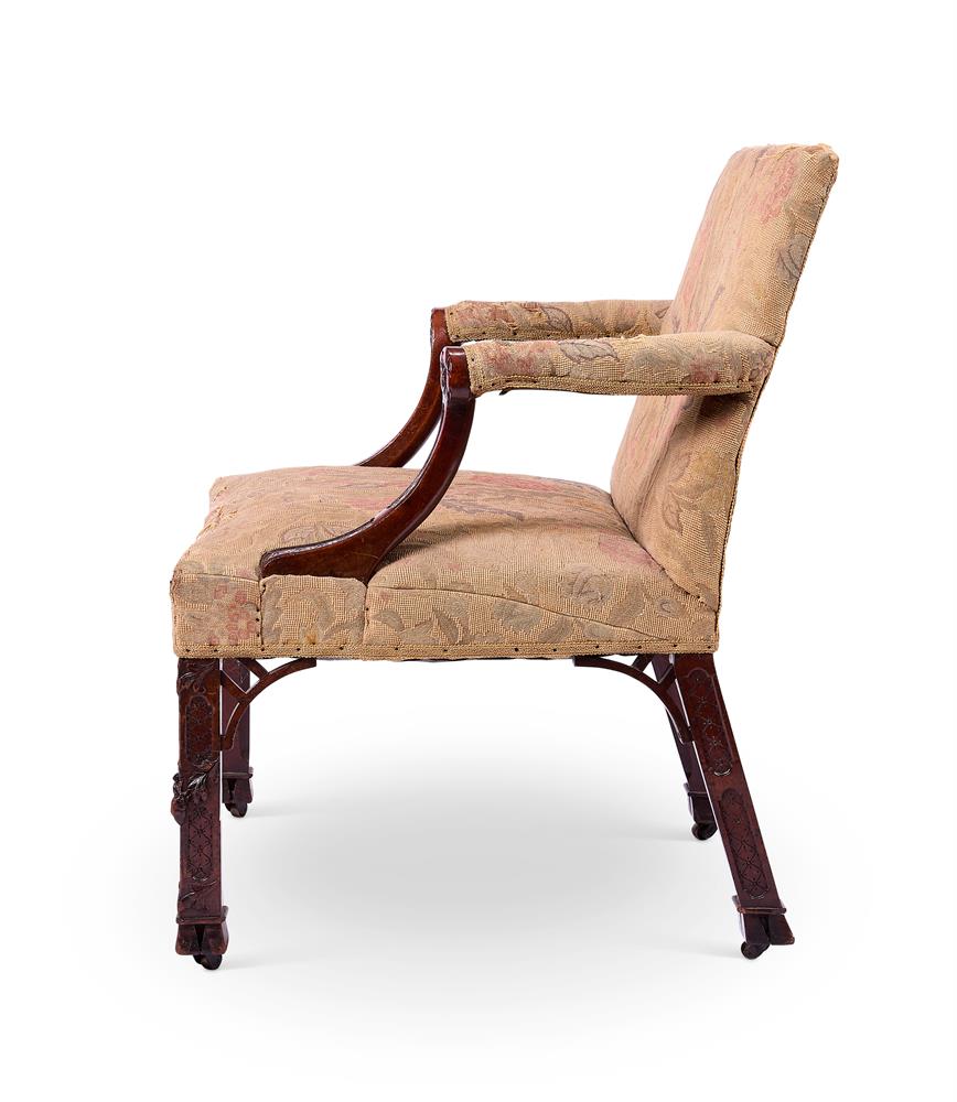 A PAIR OF GEORGE III STYLE MAHOGANY LIBRARY ARMCHAIRS - Image 3 of 6