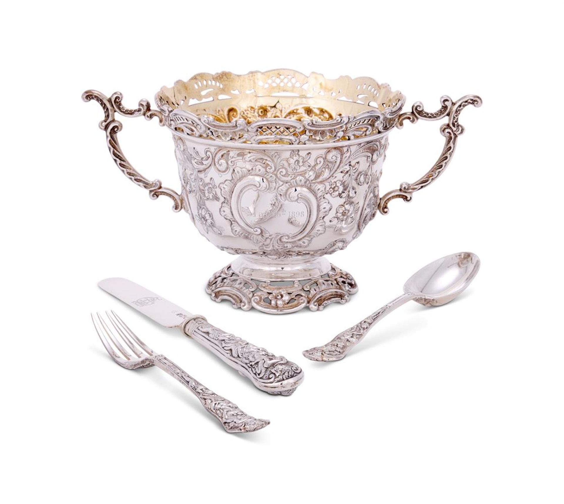 A CASED VICTORIAN CHRISTENING SILVER TWIN HANDLED BOWL, KNIFE, FORK AND SPOON - Bild 3 aus 3
