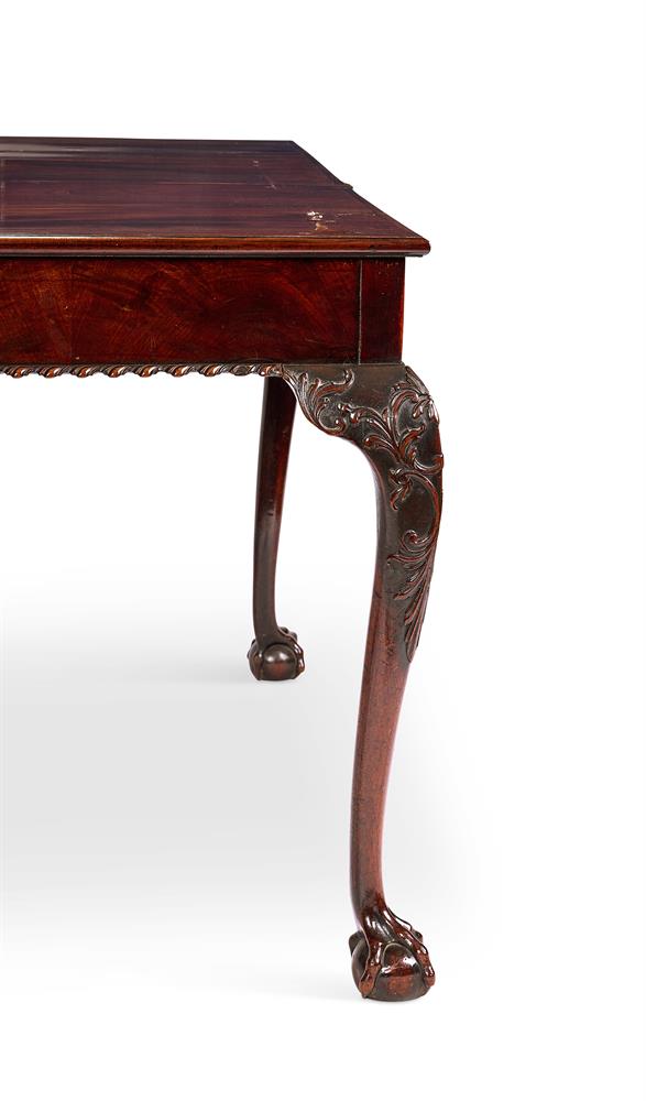 A GEORGE II MAHOGANY CONCERTINA ACTION TEA-TABLE - Image 3 of 4