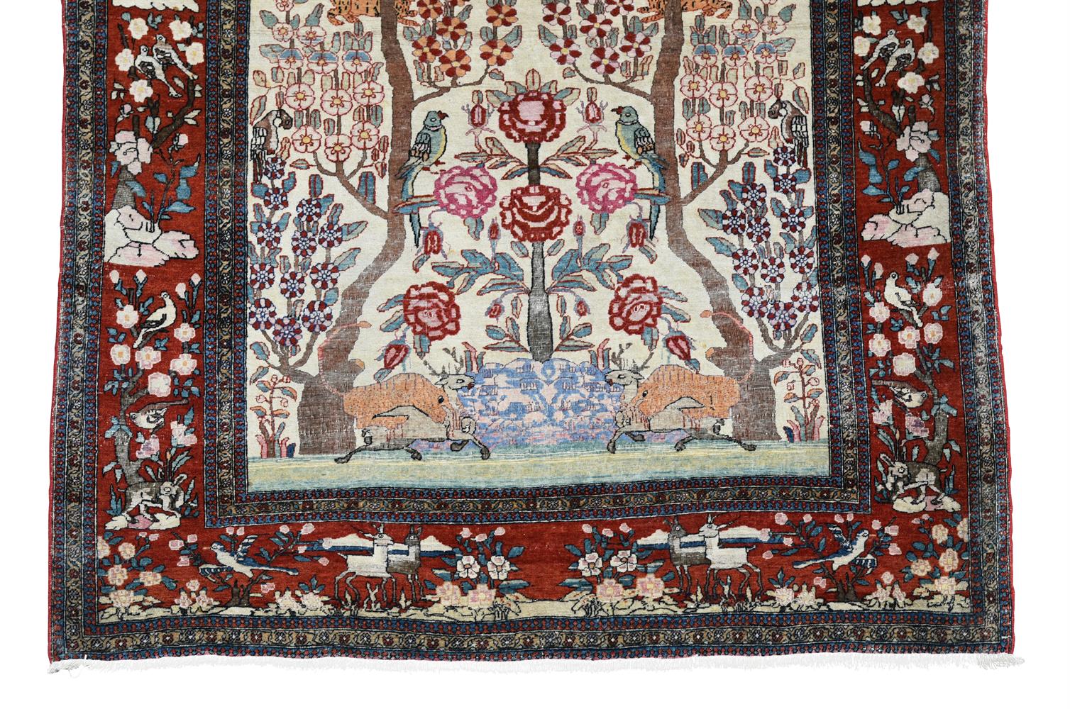 AN ISFAHAN PRAYER RUG CENTRAL PERSIA 1900 - Image 3 of 3