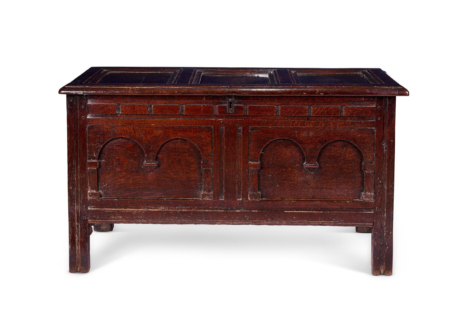 AN OAK COFFER 17TH CENTURY - Image 2 of 3