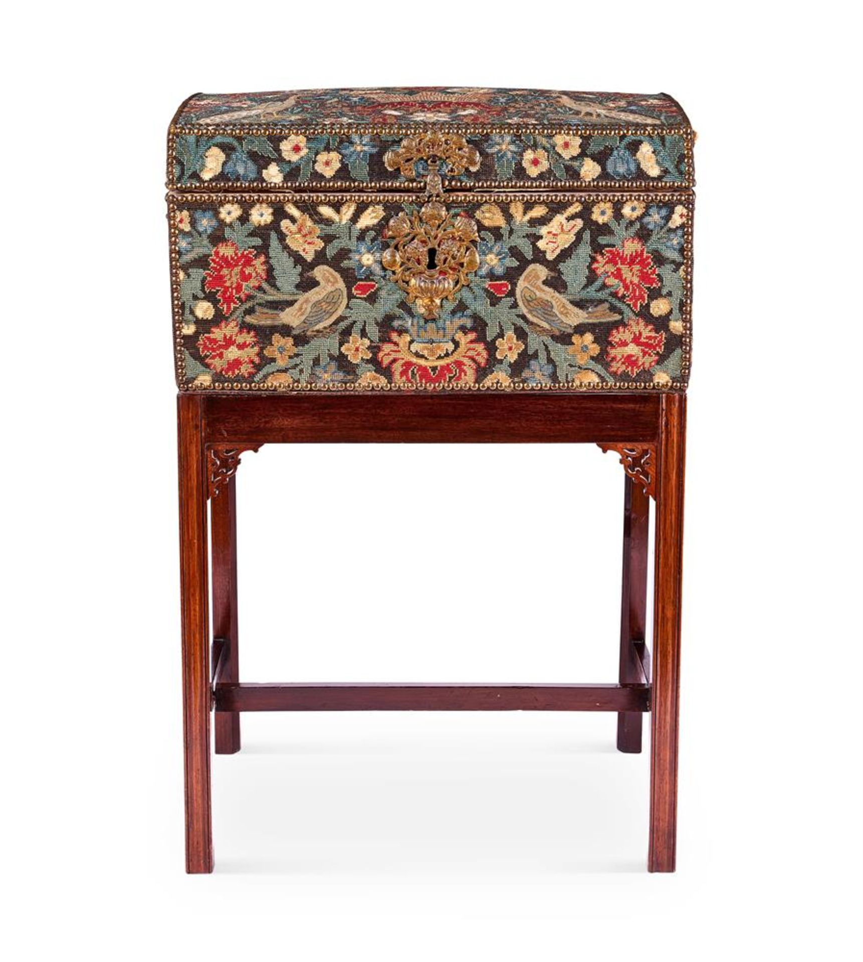 A GEORGE I GROS AND PETIT POINT NEEDLEWORK DOMED COFFER ON LATER STAND CIRCA 1720 - Bild 2 aus 3