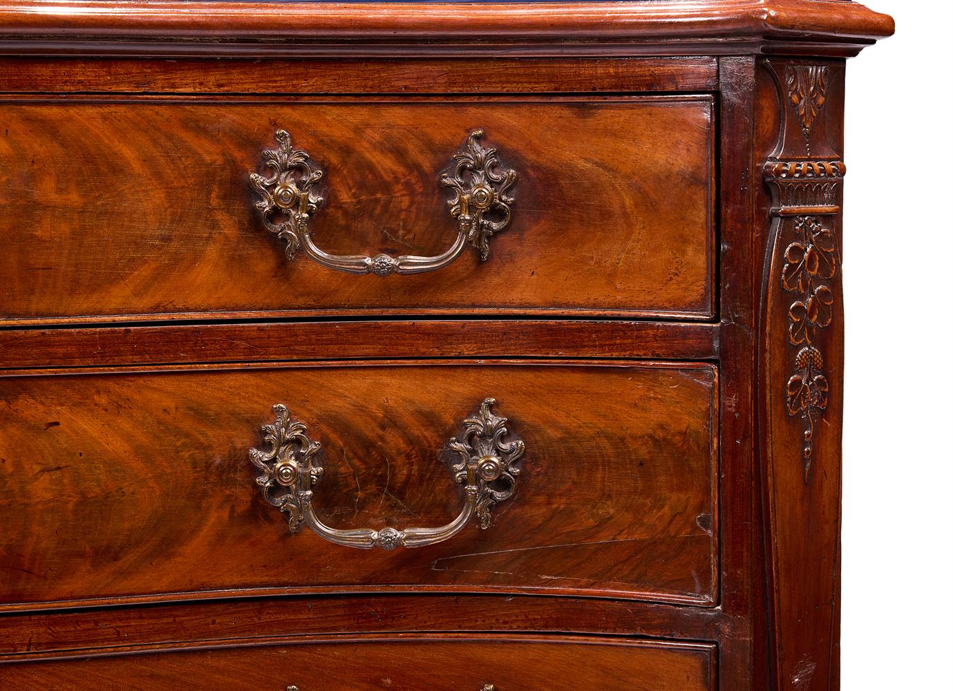 A GEORGE III MAHOGANY SERPENTINE DRESSING-COMMODE CIRCA 1760 - Image 7 of 7