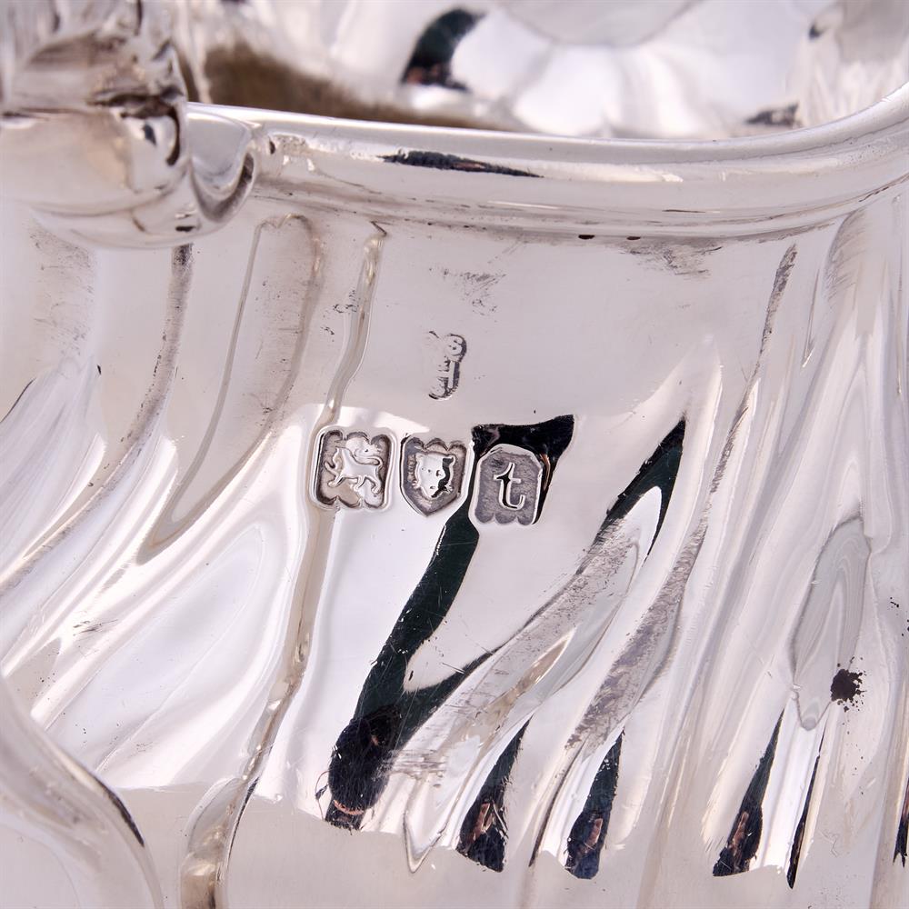 A GEORGE III SILVER HELMET SHAPED CREAM JUG - Image 2 of 2