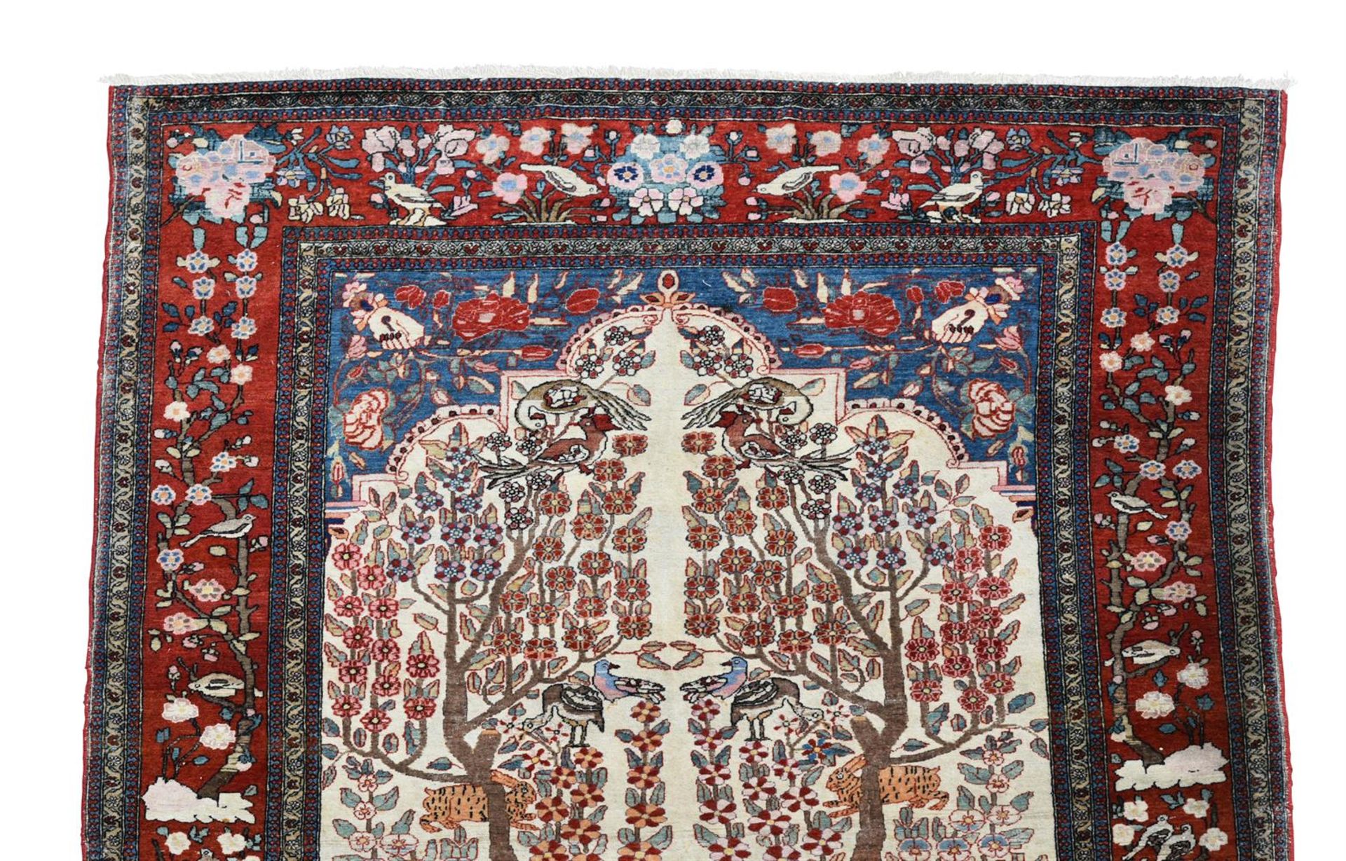 AN ISFAHAN PRAYER RUG CENTRAL PERSIA 1900 - Image 2 of 3