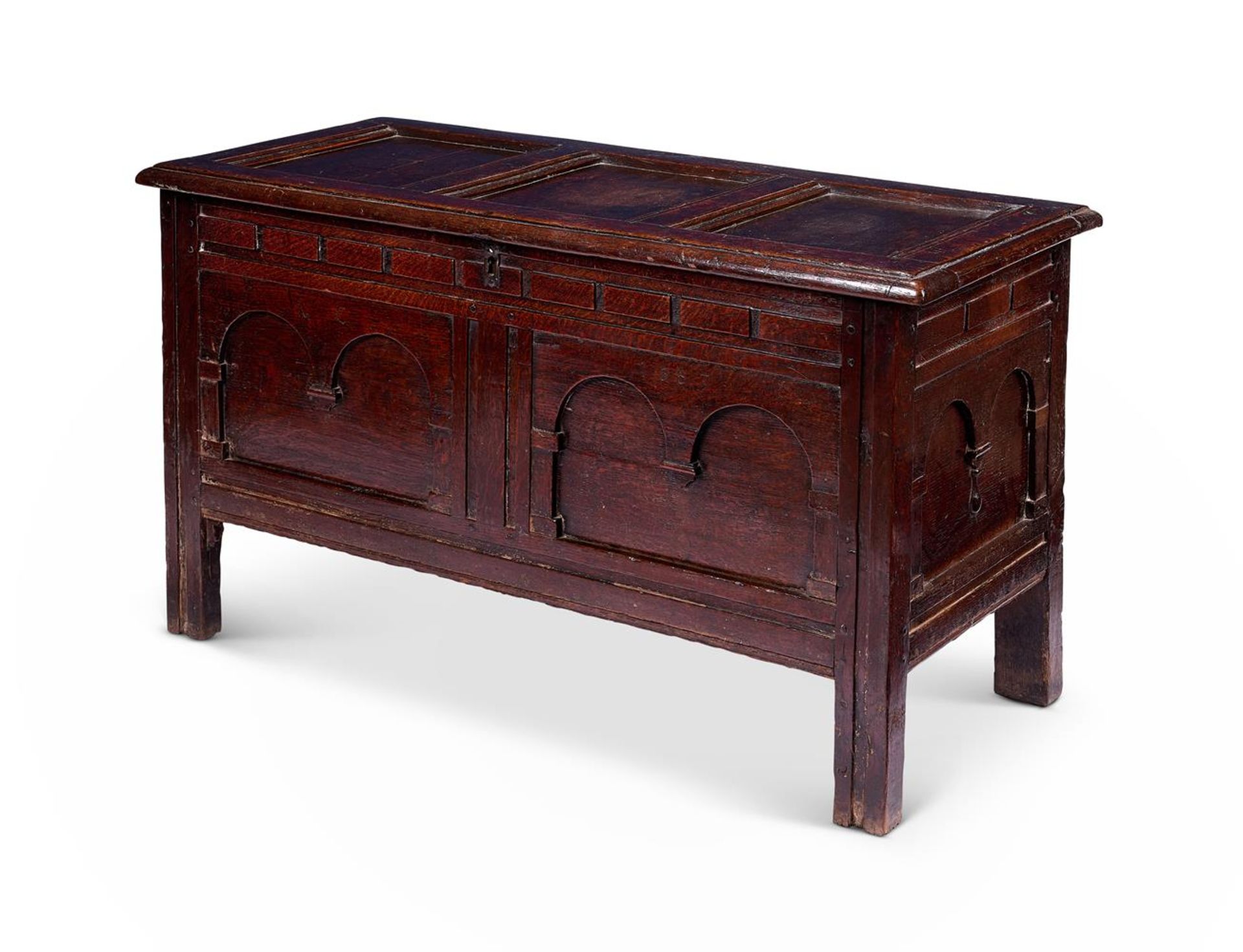 AN OAK COFFER 17TH CENTURY