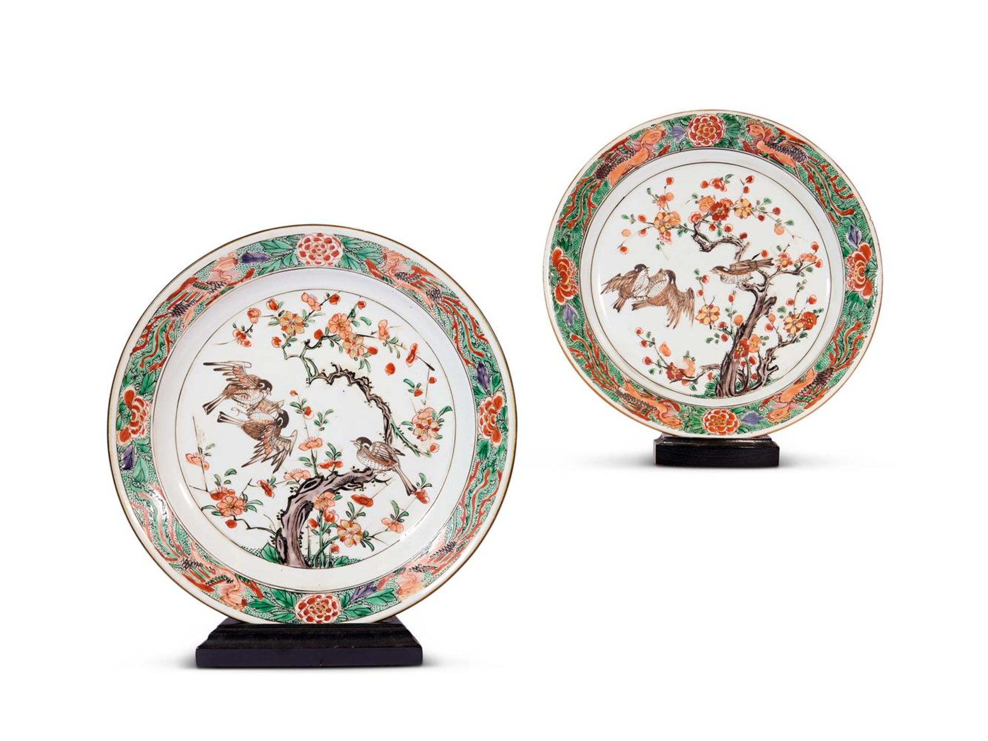 A PAIR OF CHINESE FAMILLE VERTE PLATES, QING DYNASTY