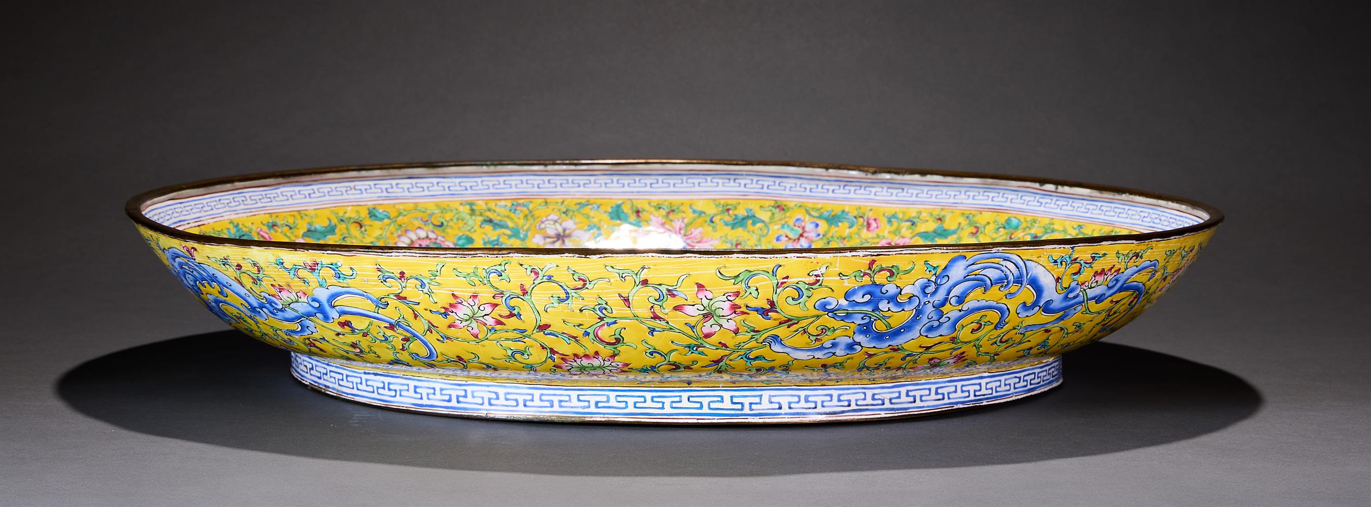 A LARGE CANTON ENAMEL 'FIVE SCHOLARS' DISH, QING DYNASTY - Image 3 of 5