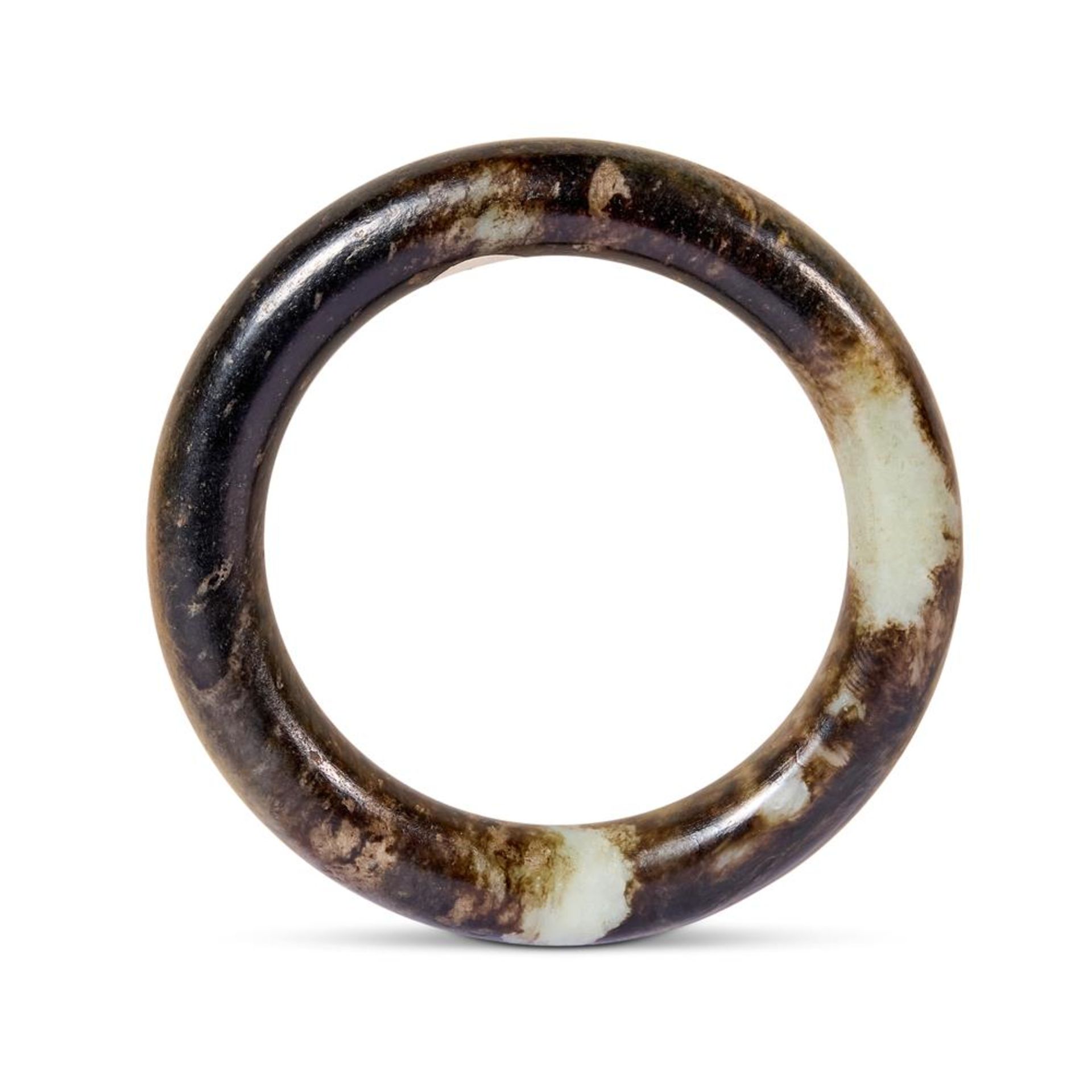 A CHINESE GREEN-GREY AND BLACK JADE BANGLE, QING DYNASTY (1644-1911)