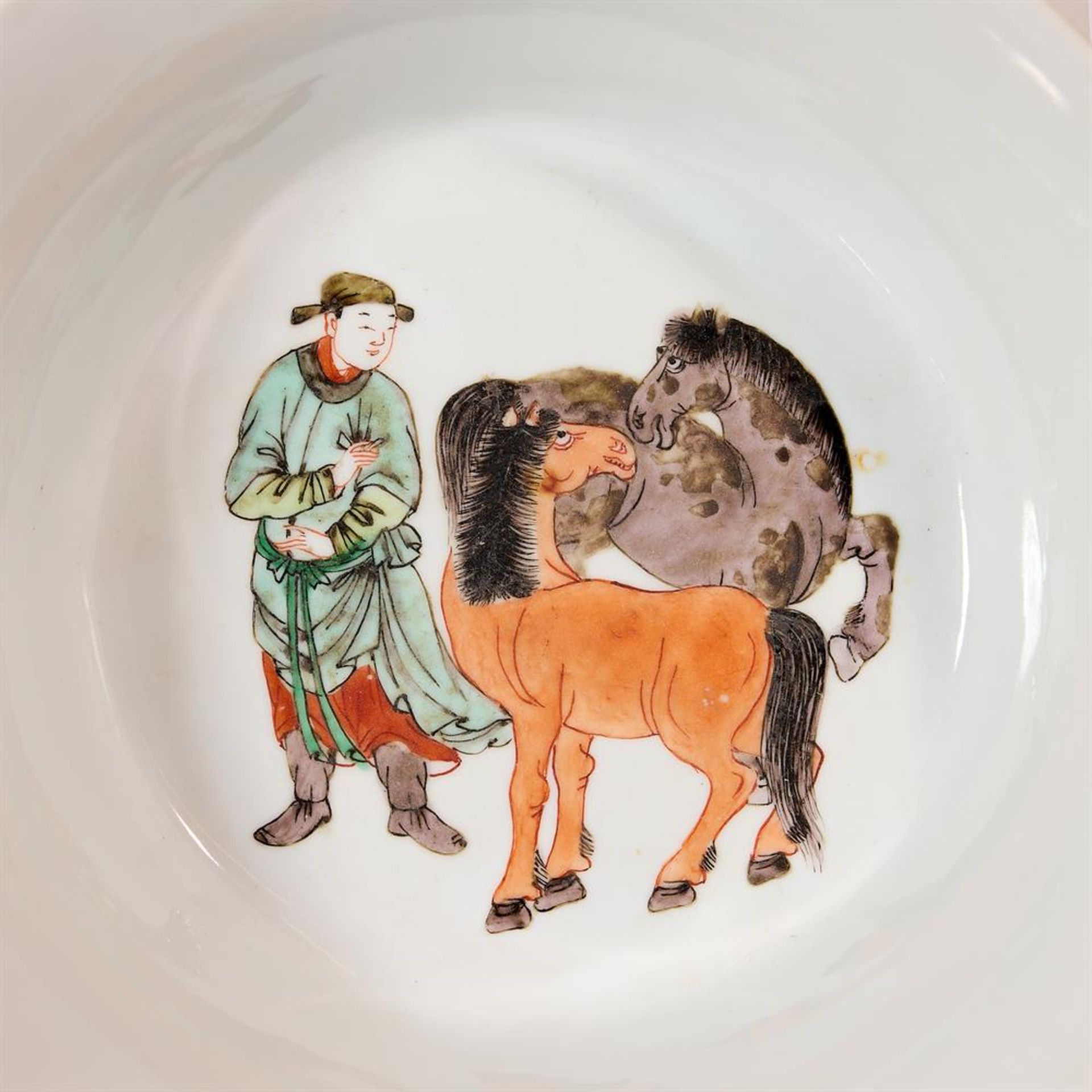A CHINESE FAMILLE VERTE 'EIGHT HORSES OF MU WANG' BOWL, QING DYNASTY - Image 4 of 5