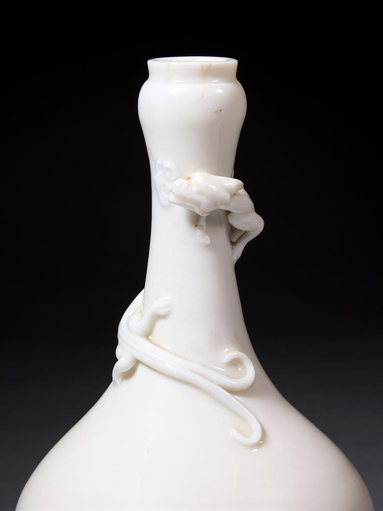 A CHINESE DEHUA 'DRAGON' BOTTLE VASE, QING DYNASTY - Image 2 of 4