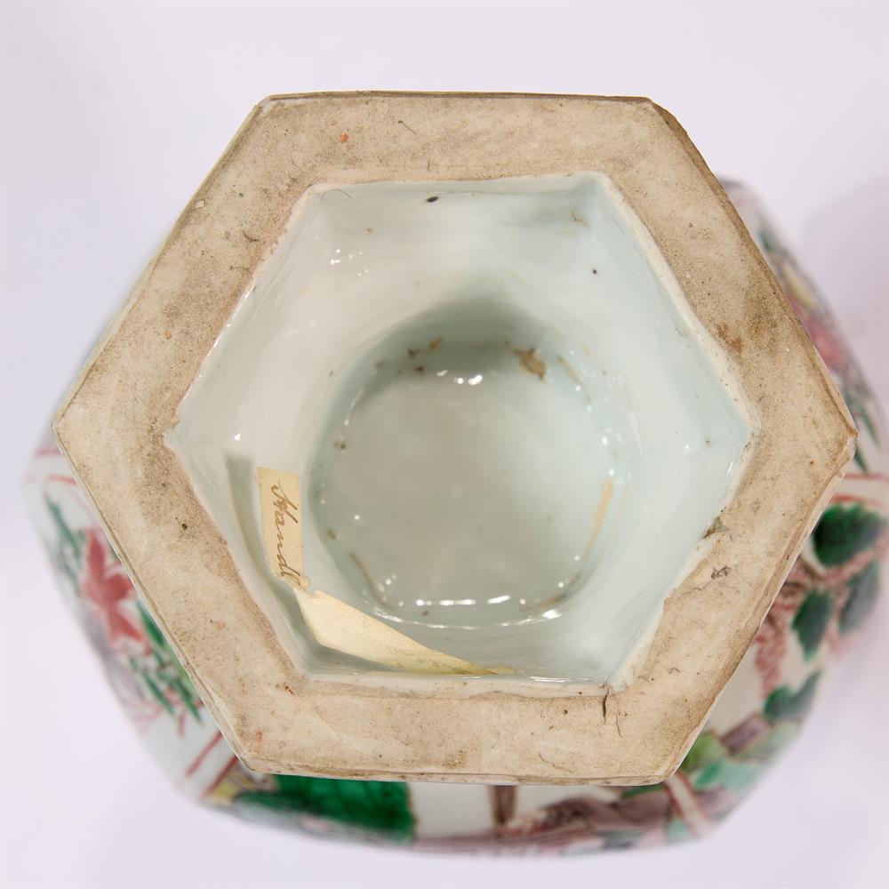 A CHINESE FAMILLE VERTE HEXAGONAL EWER, QING DYNASTY - Image 2 of 3