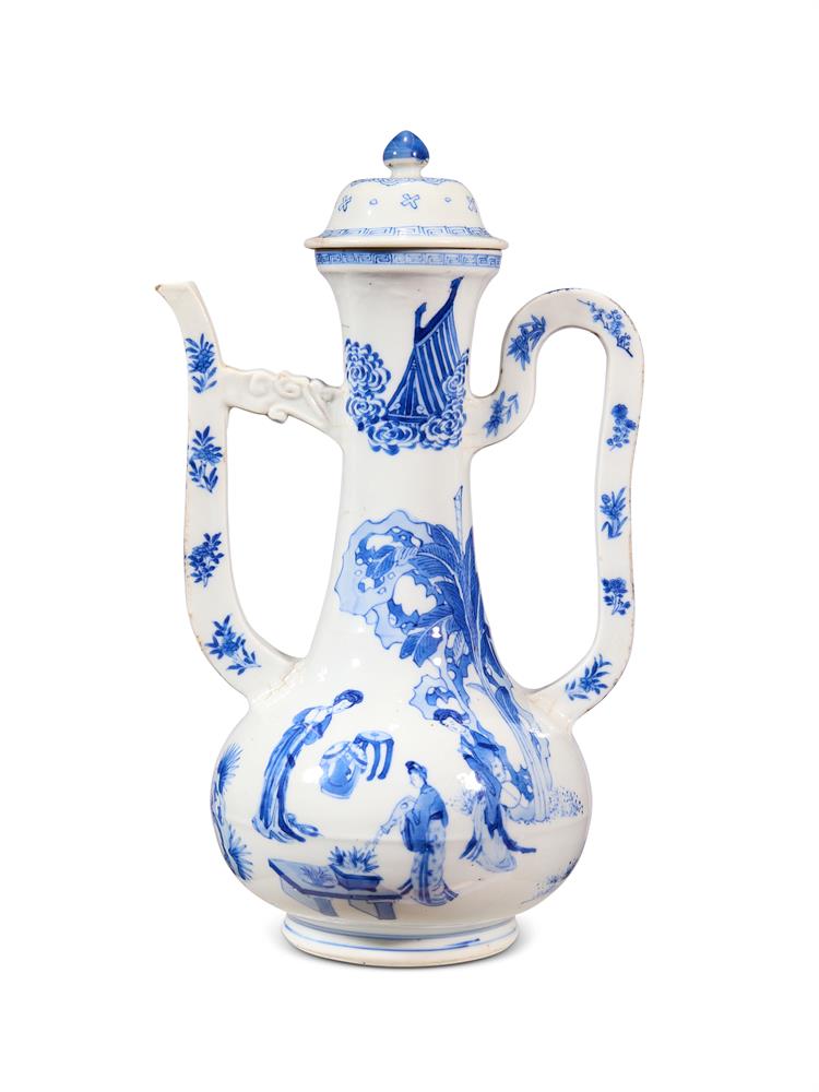 A CHINESE BLUE AND WHITE PEAR-SHAPED EWER AND COVER, QING DYNASTY
