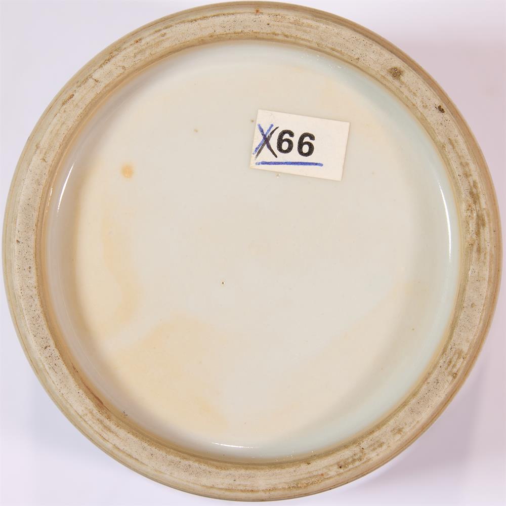 A CHINESE EXPORT PORCELAIN 'EUROPEAN SUBJECT' VASEQING DYNASTY - Image 3 of 3